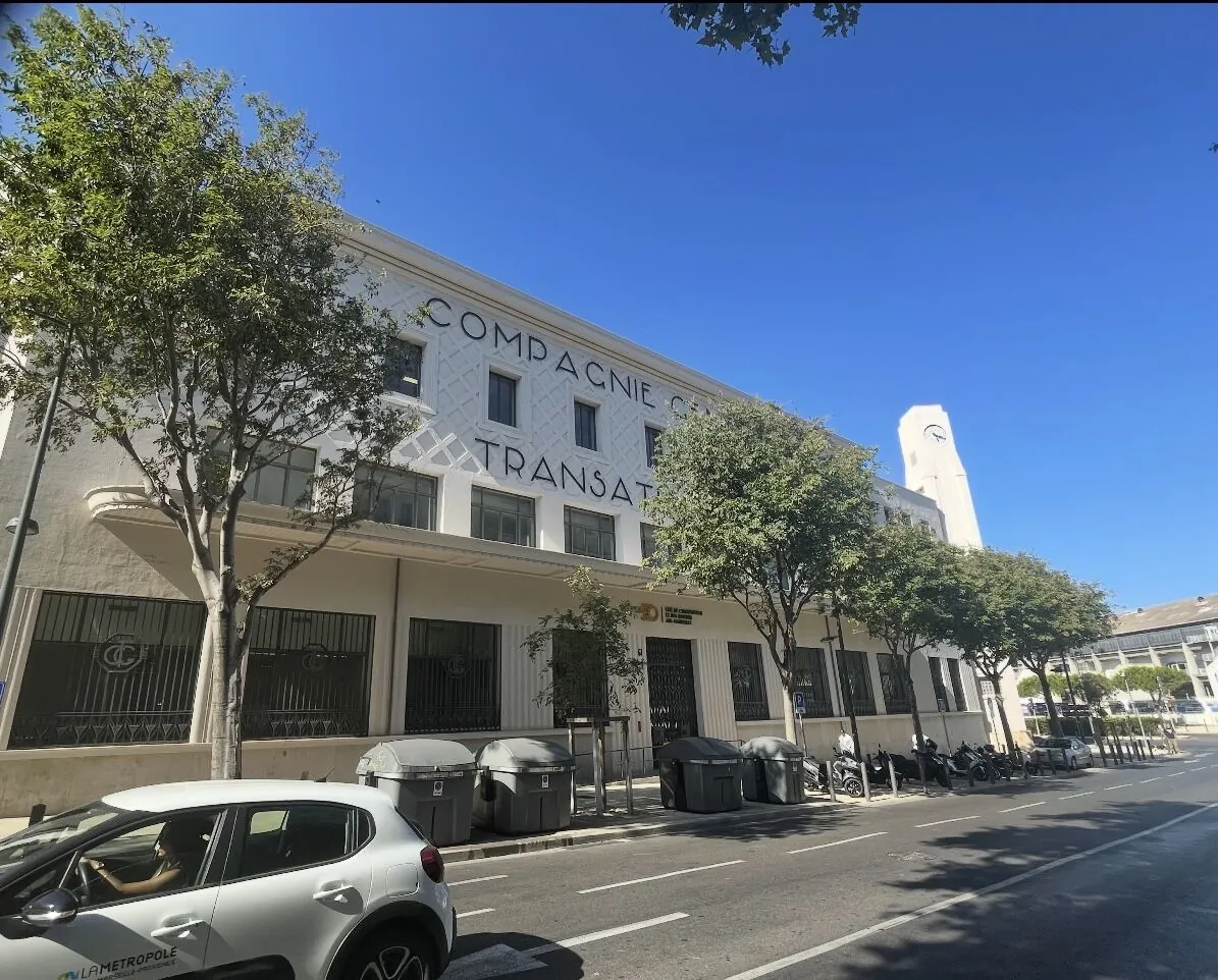 Appartement T4 de 106 m² à Marseille avec stationnement et vue dégagée 