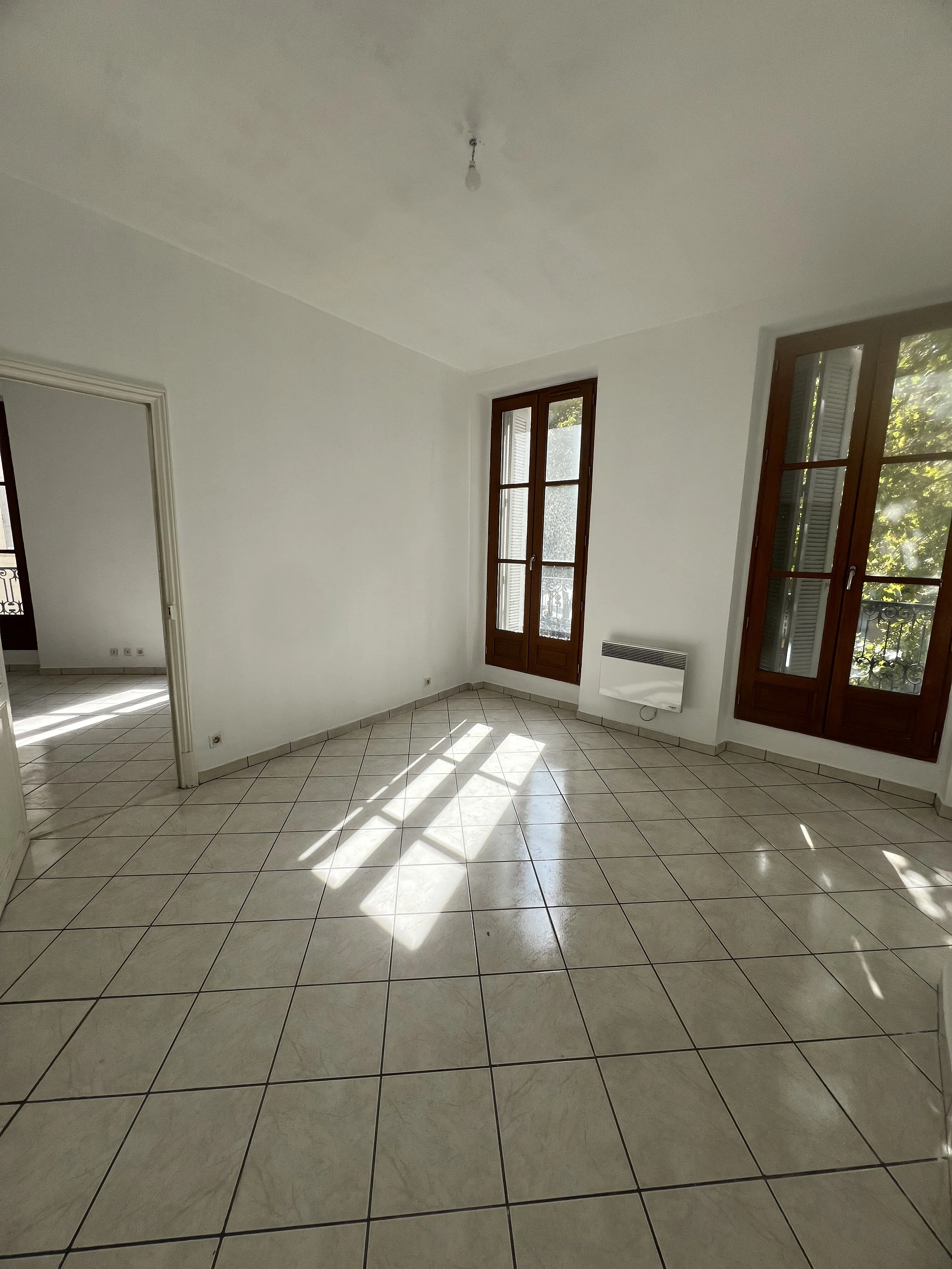 Appartement T4 de 106 m² à Marseille avec stationnement et vue dégagée 