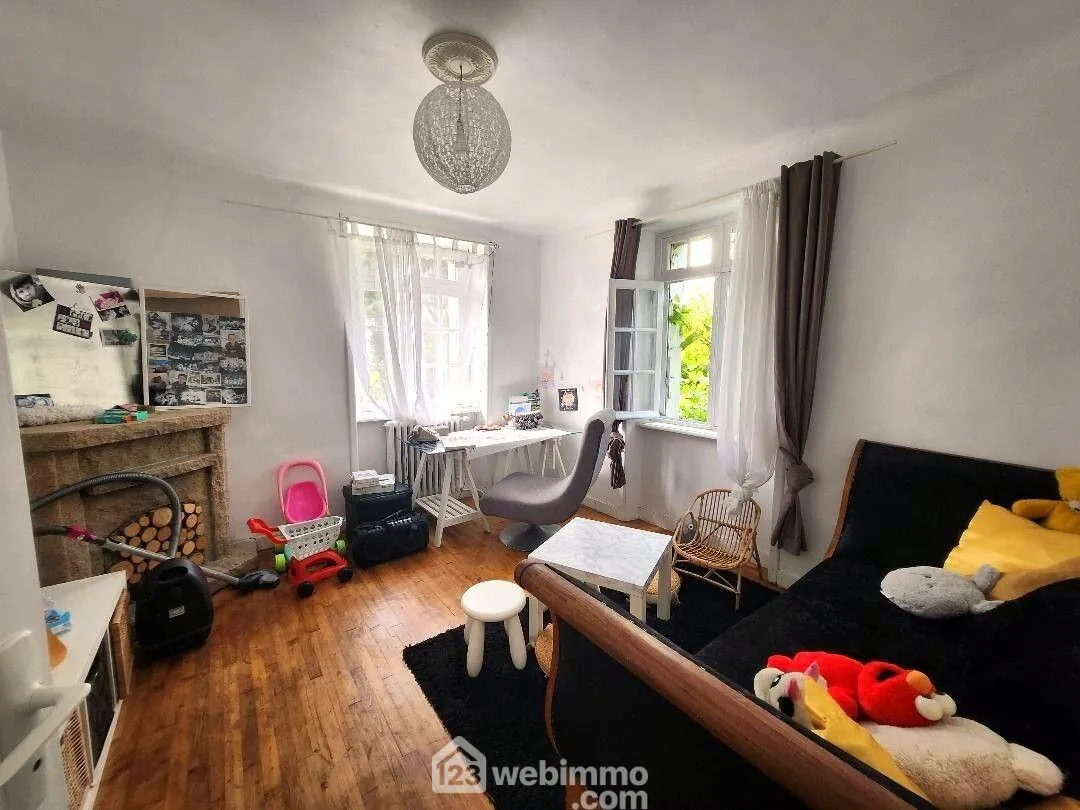 Maison à vendre de 108m² à Plouaret, proche gare et commerces 