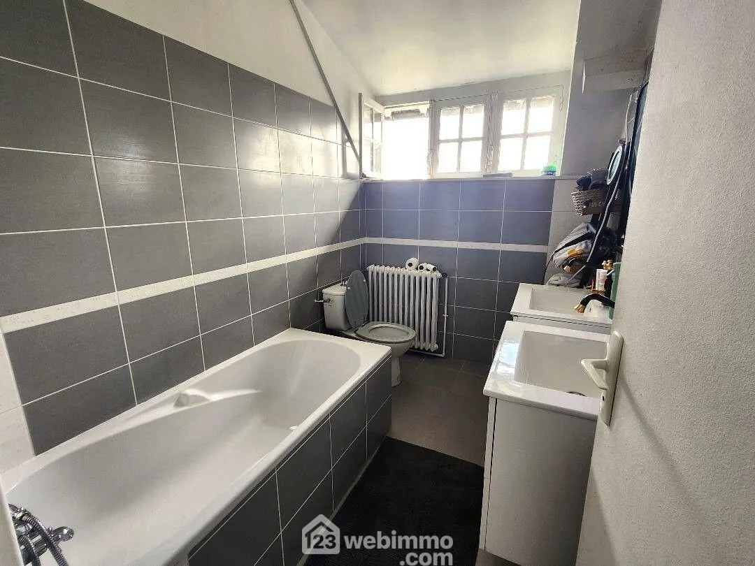 Maison à vendre de 108m² à Plouaret, proche gare et commerces 