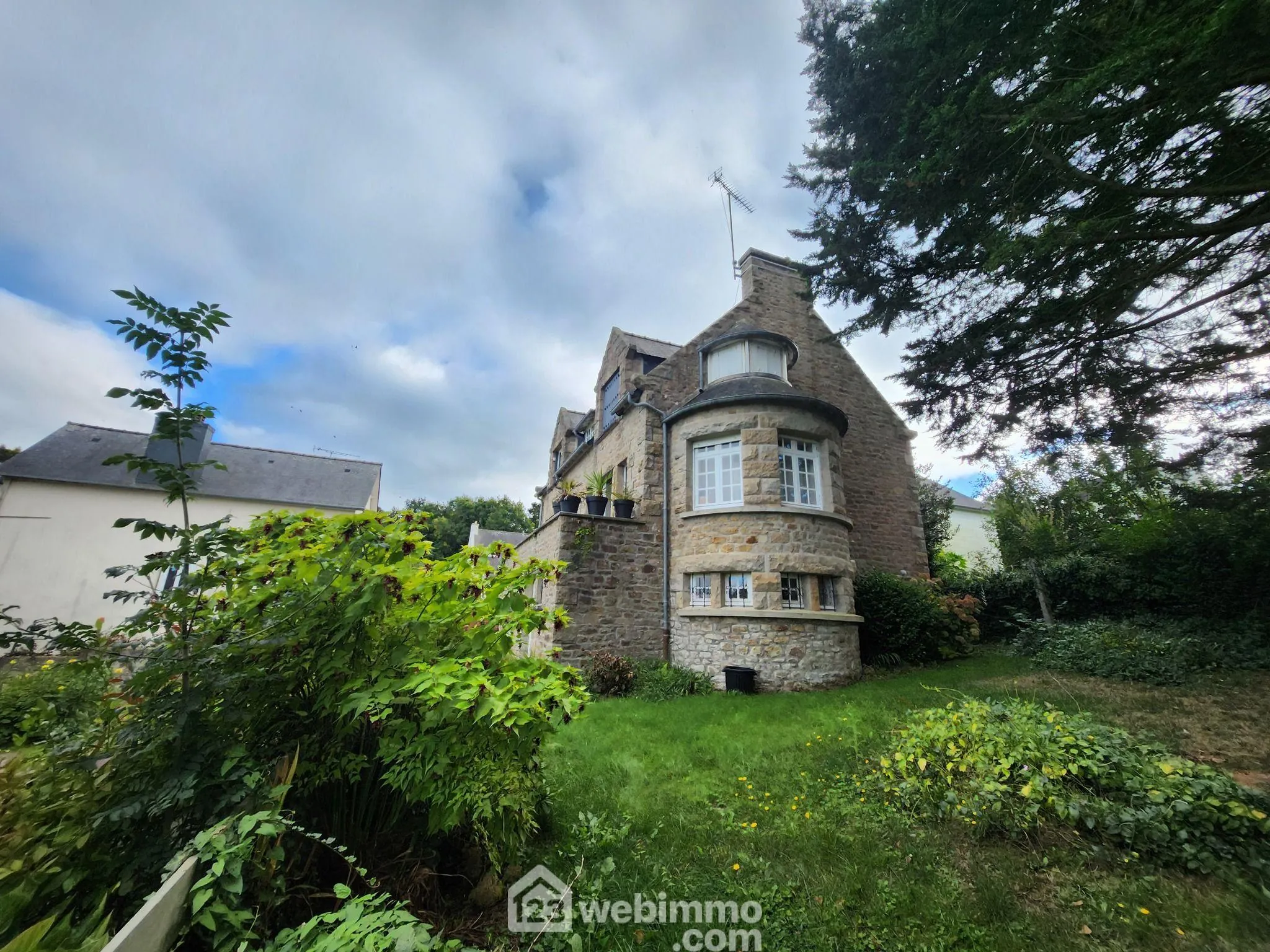 Maison à vendre de 108m² à Plouaret, proche gare et commerces 