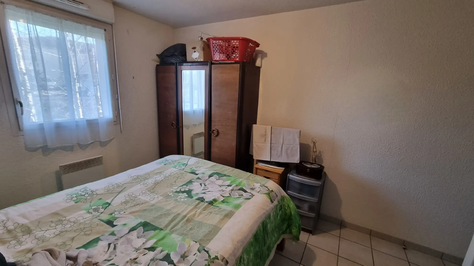 Appartement loué de 41 m² avec terrasse à Villerest - Investissement rentabilité 