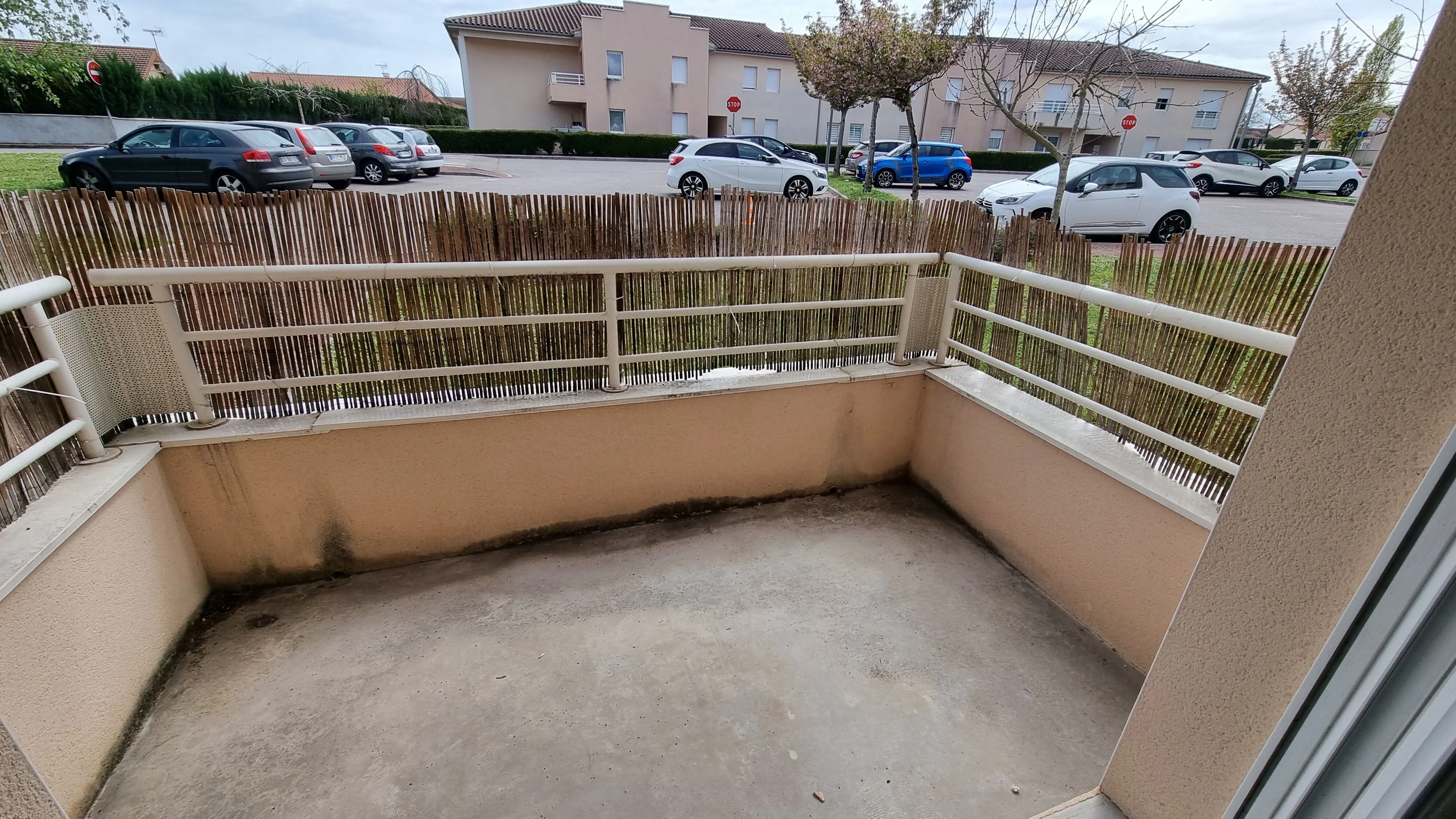 Appartement à Villerest de 41 m² avec terrasse, parking et locataire en place 