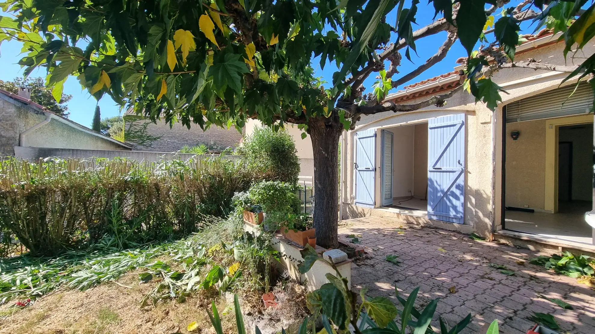 Maison de plain-pied à vendre à Gallargues-le-Montueux, 2 chambres, potentiel de rénovation