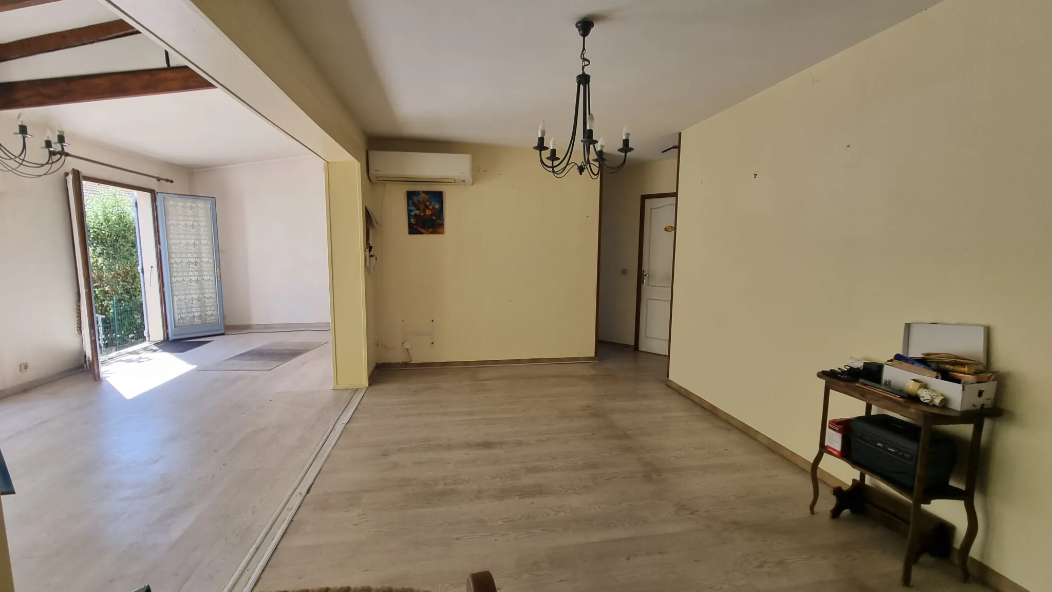 Maison de plain-pied à vendre à Gallargues-le-Montueux, 2 chambres, potentiel de rénovation 