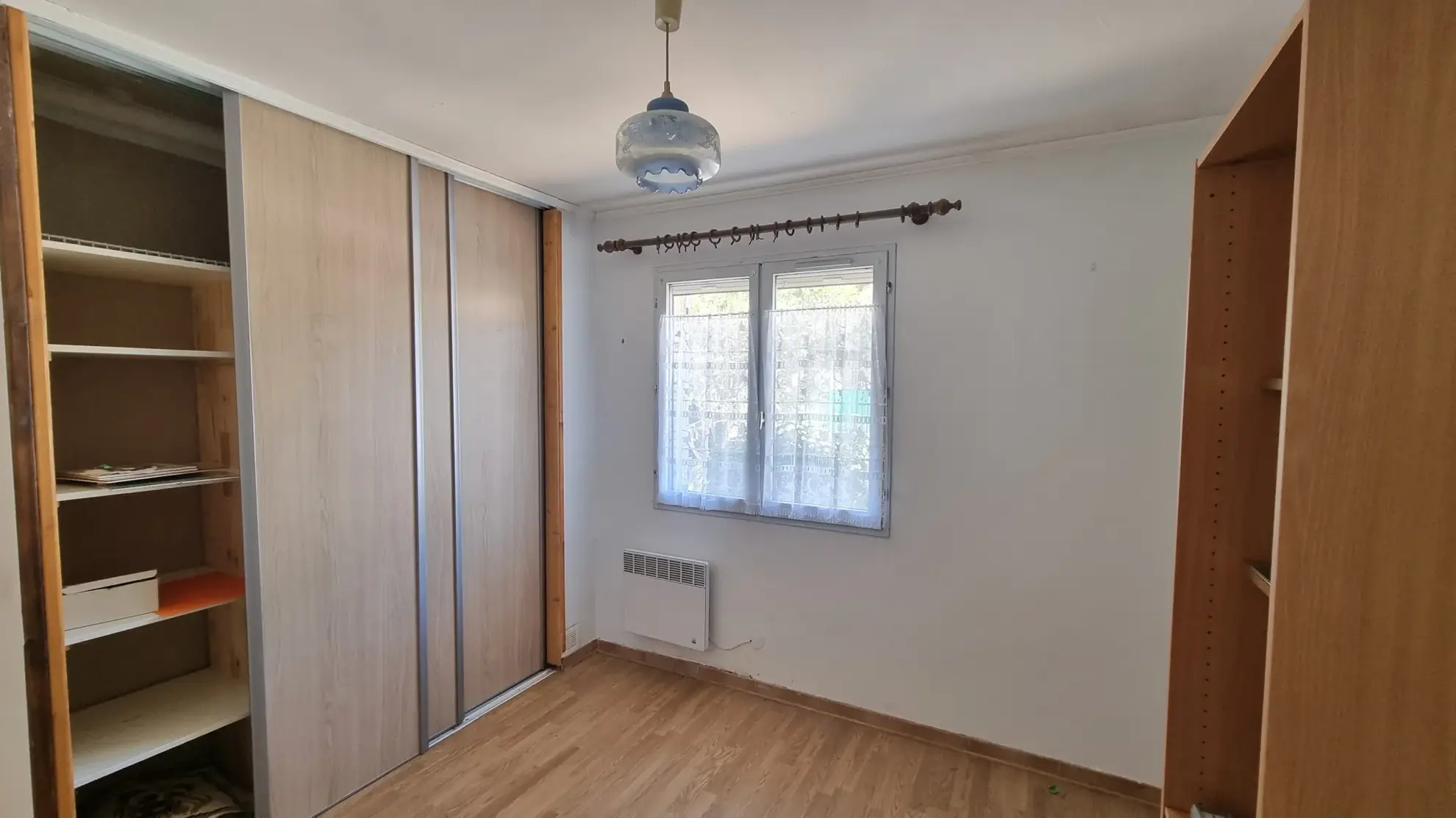 Maison de plain-pied à vendre à Gallargues-le-Montueux, 2 chambres, potentiel de rénovation 