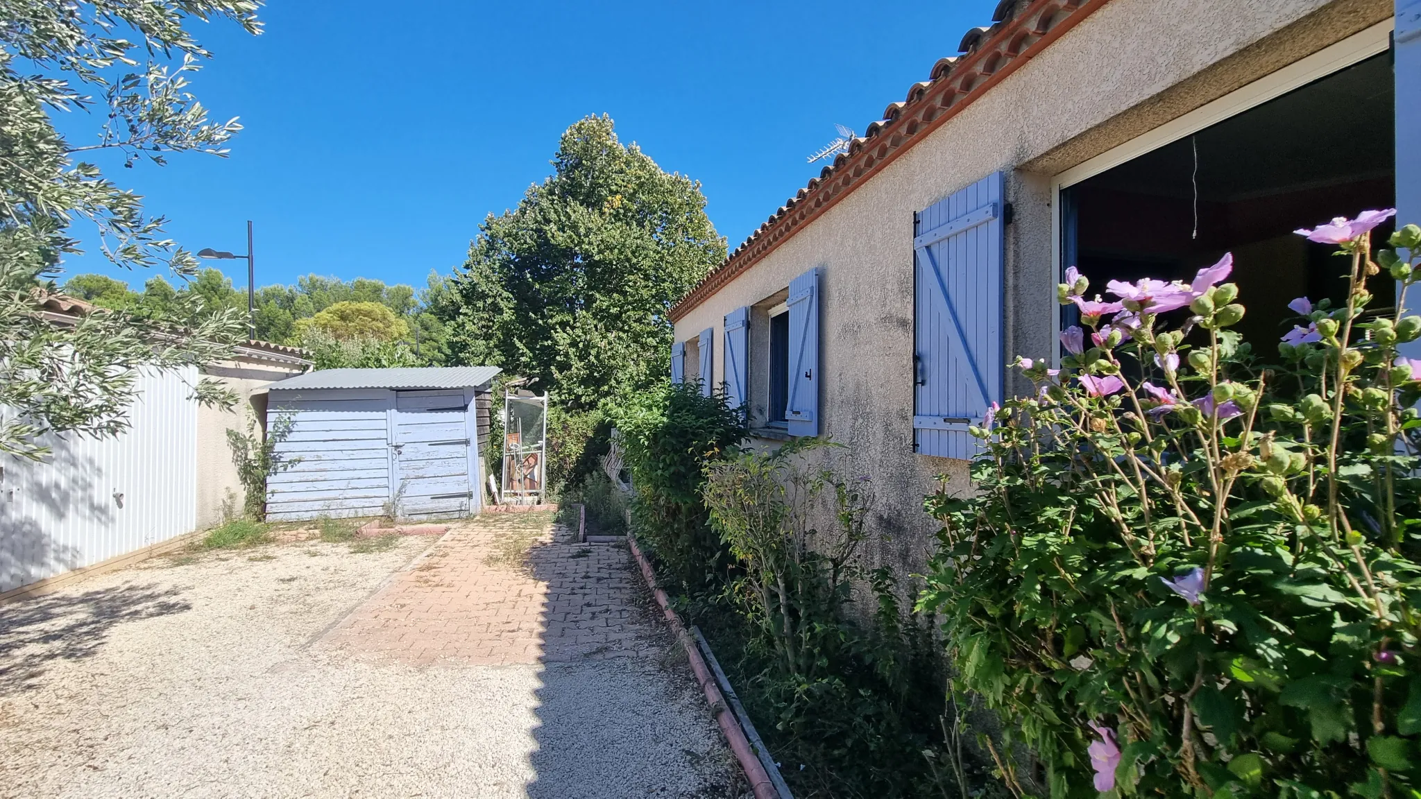 Maison de plain-pied à vendre à Gallargues-le-Montueux, 2 chambres, potentiel de rénovation 