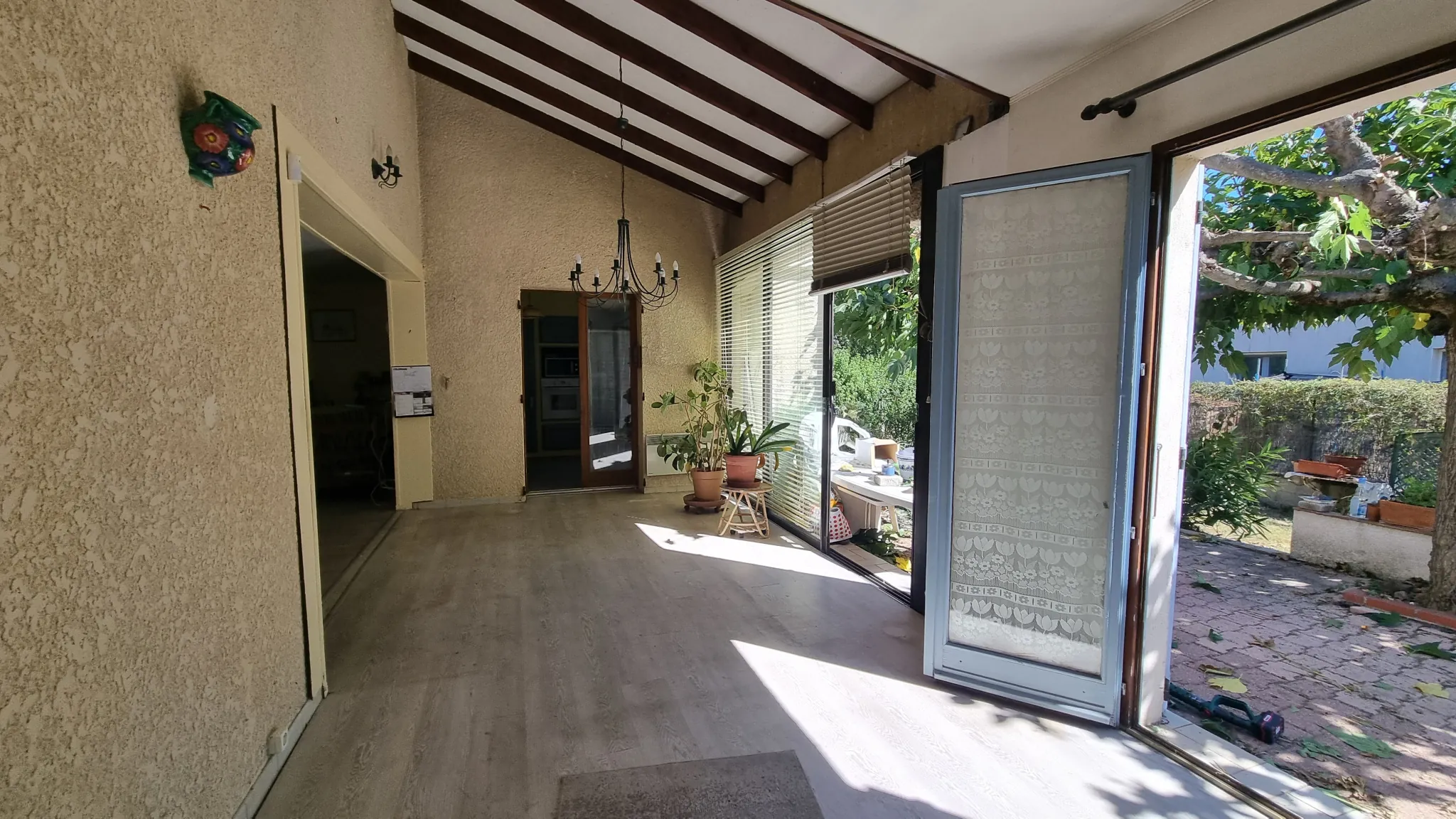 Maison de plain-pied à vendre à Gallargues-le-Montueux, 2 chambres, potentiel de rénovation 