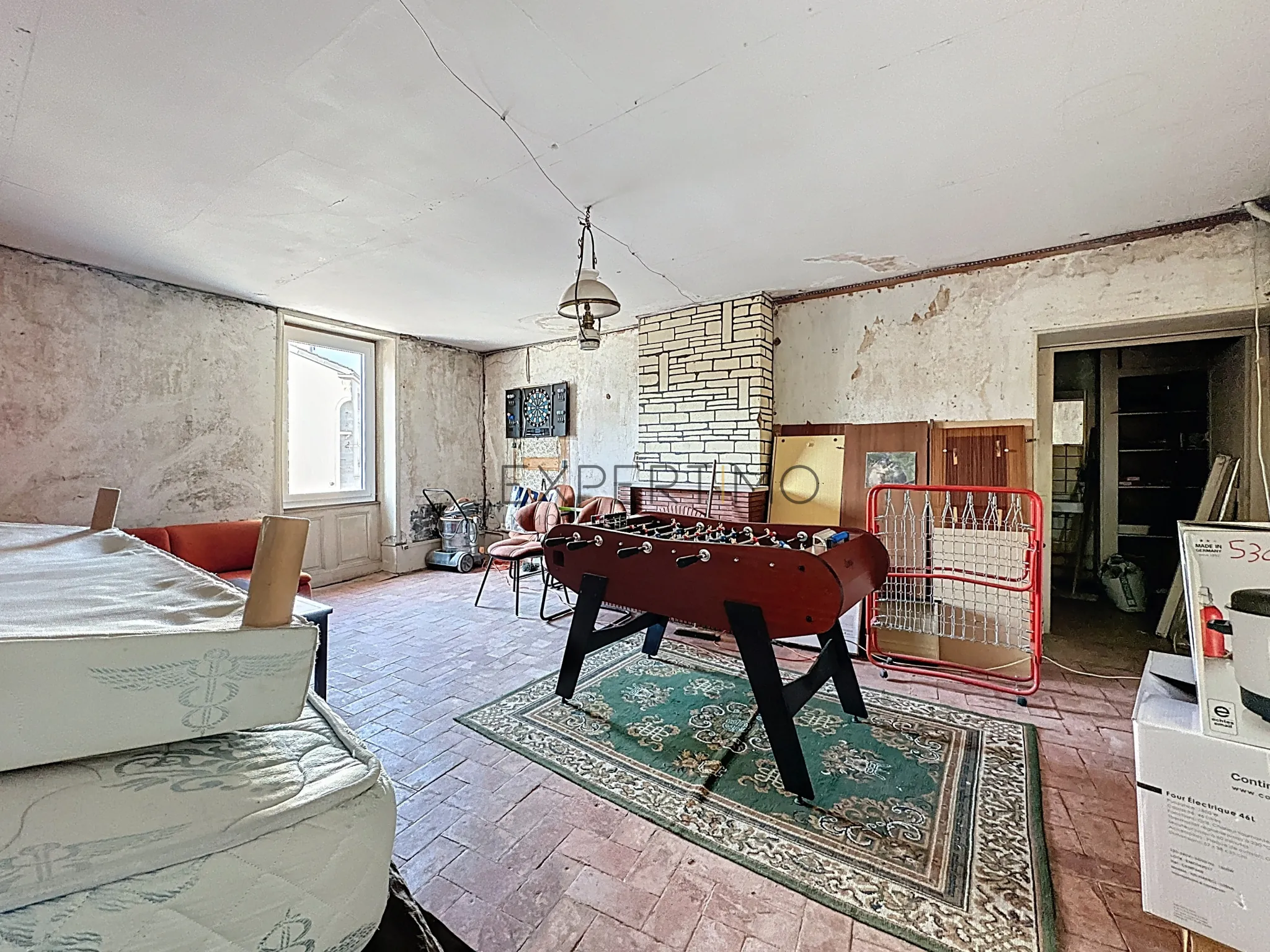 Grande maison à rénover avec fort potentiel à Laives (71240) 