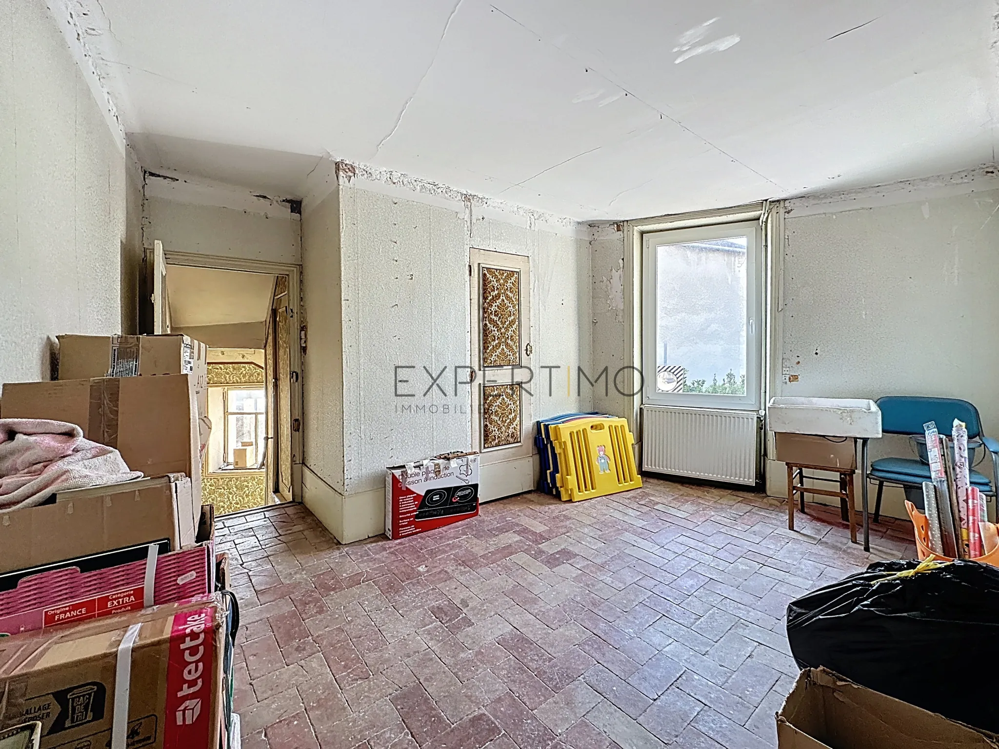 Grande maison à rénover avec fort potentiel à Laives (71240) 