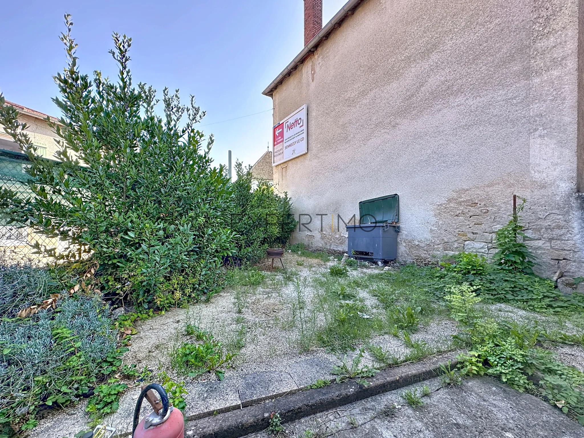 Grande maison à rénover avec fort potentiel à Laives (71240) 