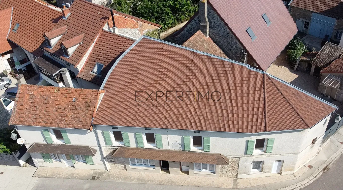 Grande maison à rénover avec fort potentiel à Laives (71240)