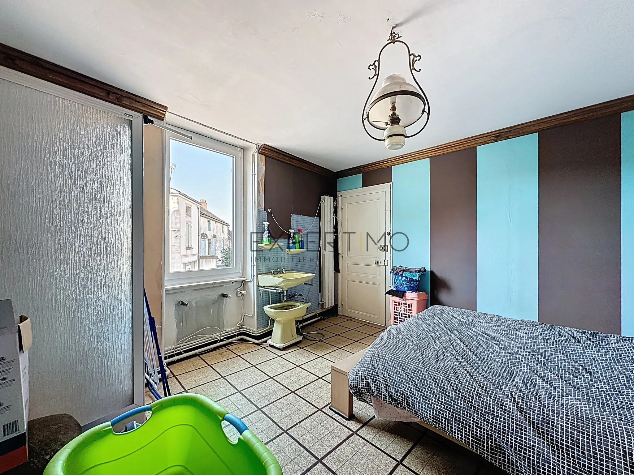 Grande maison à rénover avec fort potentiel à Laives (71240) 