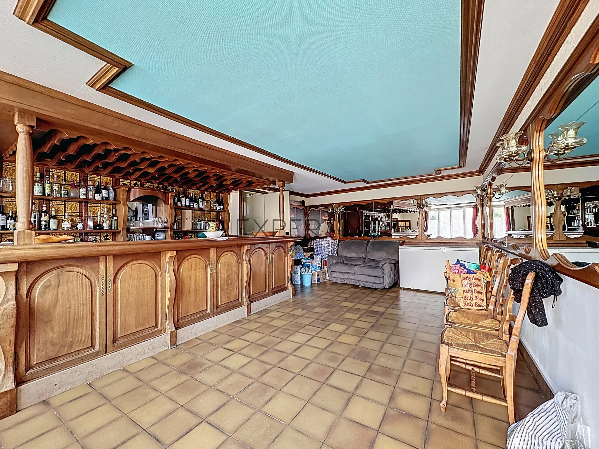 Grande maison à rénover avec fort potentiel à Laives (71240) 