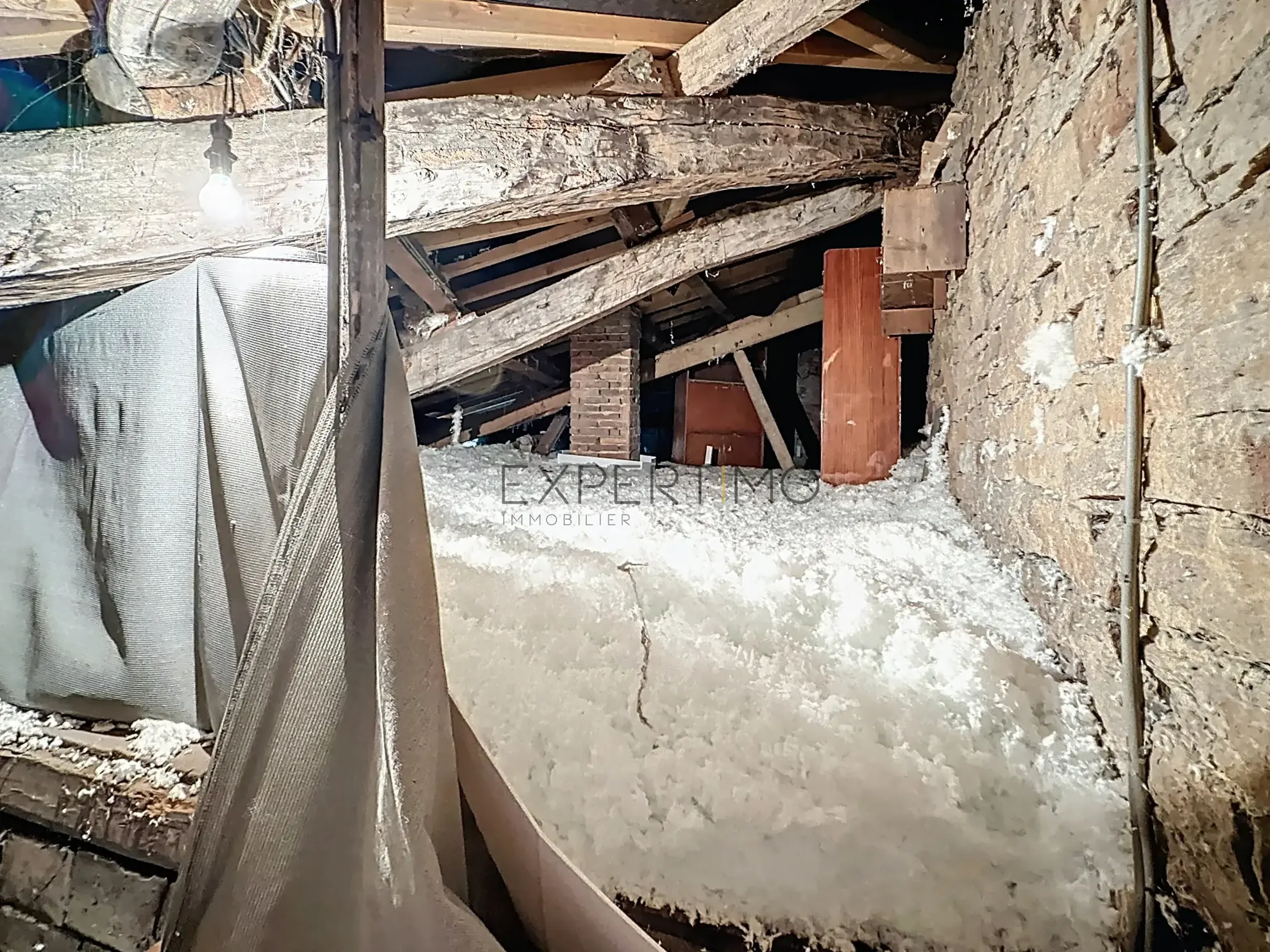 Grande maison à rénover avec fort potentiel à Laives (71240) 