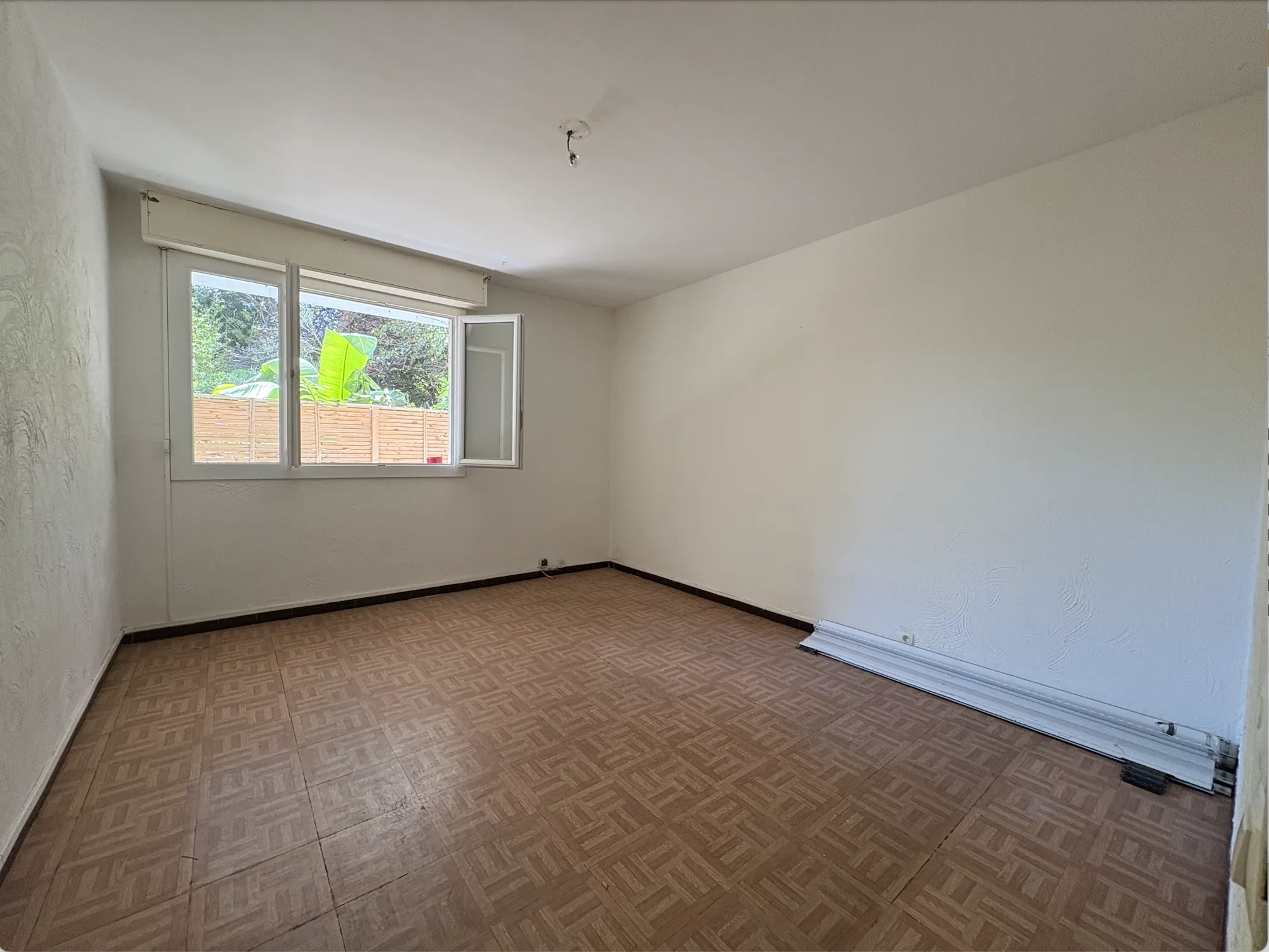 Investissement immobilier : plateau de 65 m² à Marseille Prado avec deux entrées indépendantes