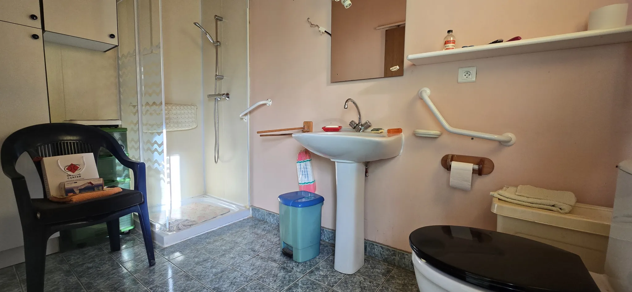 Maison avec source, dépendances et grand terrain à Saint-Gilles-Pligeaux 