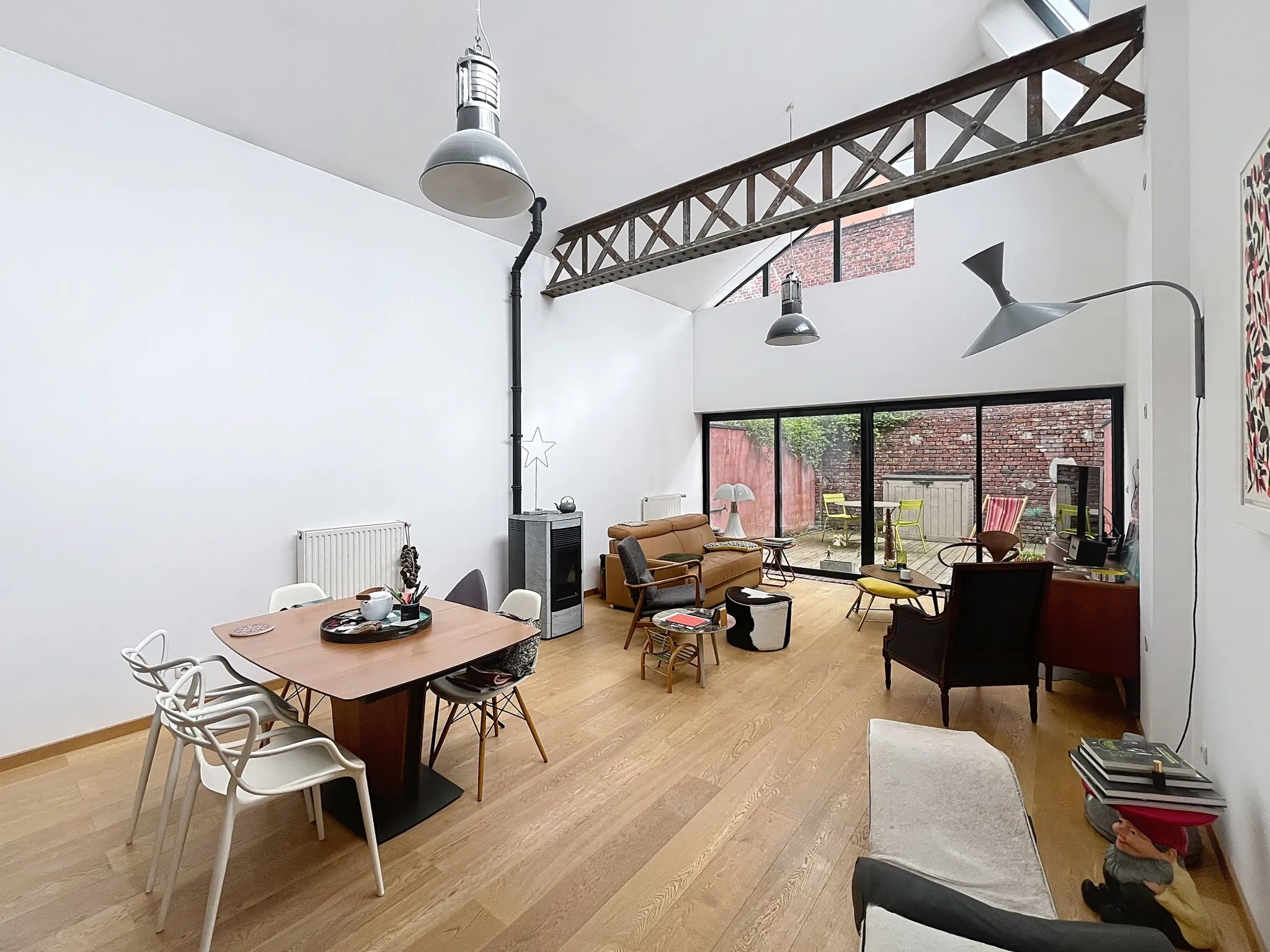 Loft exclusif de 140 m2 à Tourcoing, lumineux et sans travaux, secteur résidentiel 