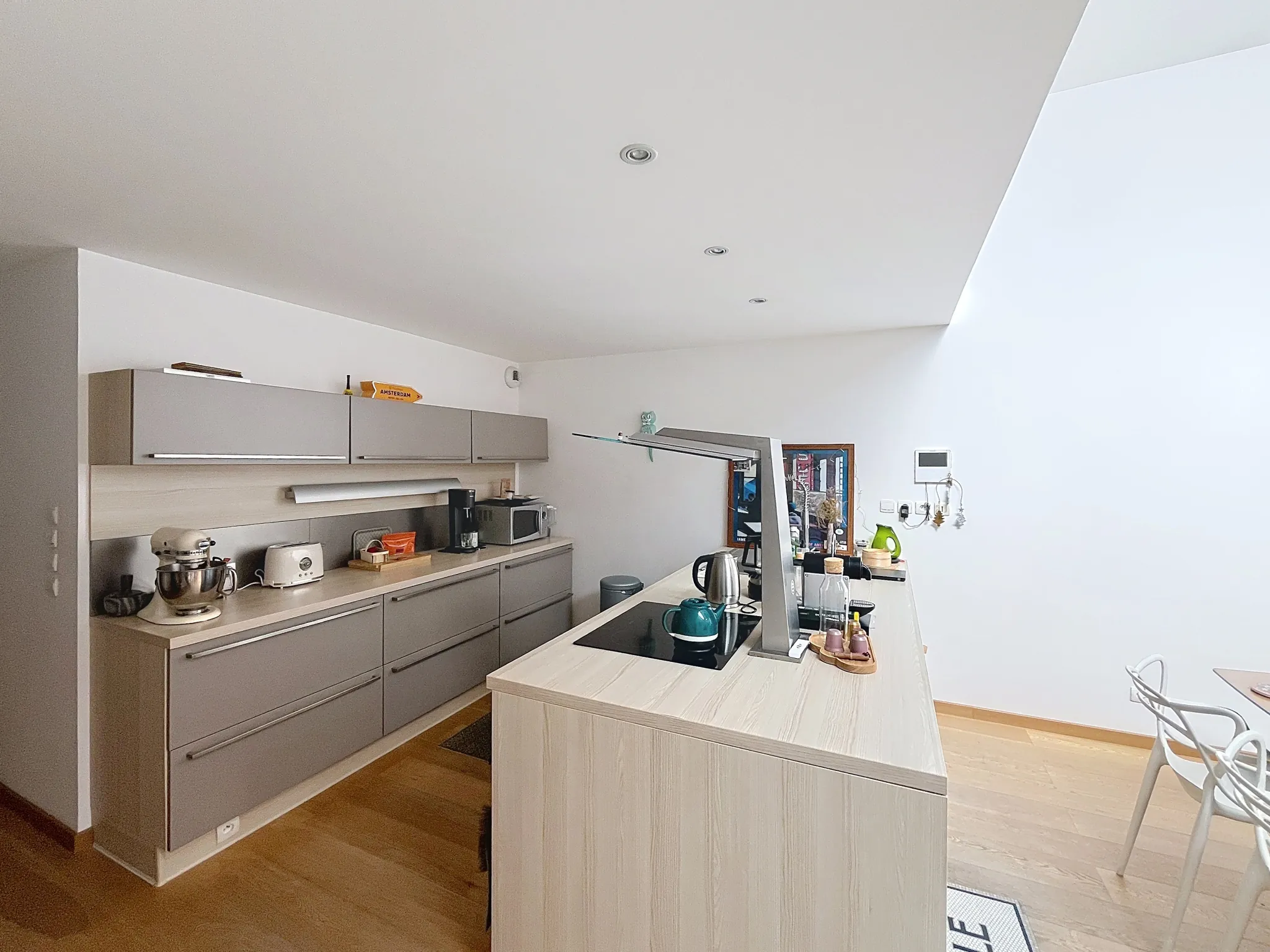 Loft exclusif de 140 m2 à Tourcoing, lumineux et sans travaux, secteur résidentiel 