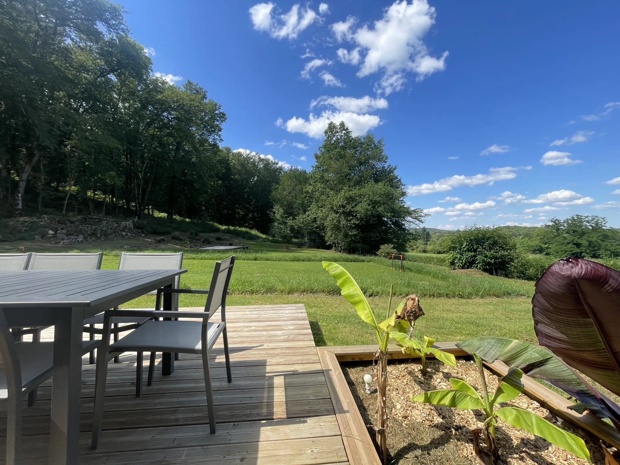 Belle maison à vendre à proximité de Sarlat-la-Canéda avec jardin et terrasses 