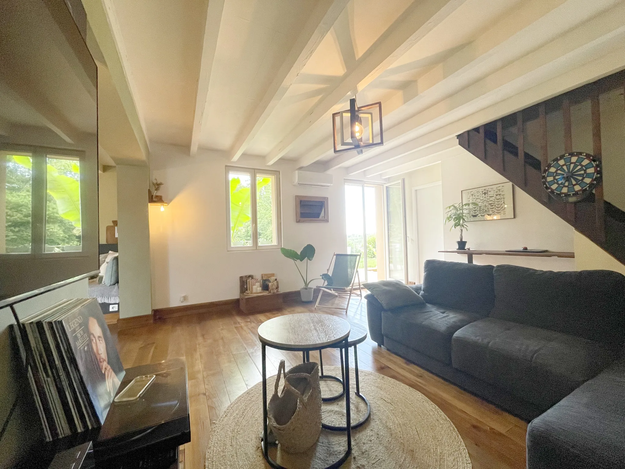 Belle maison à vendre à proximité de Sarlat-la-Canéda avec jardin et terrasses 