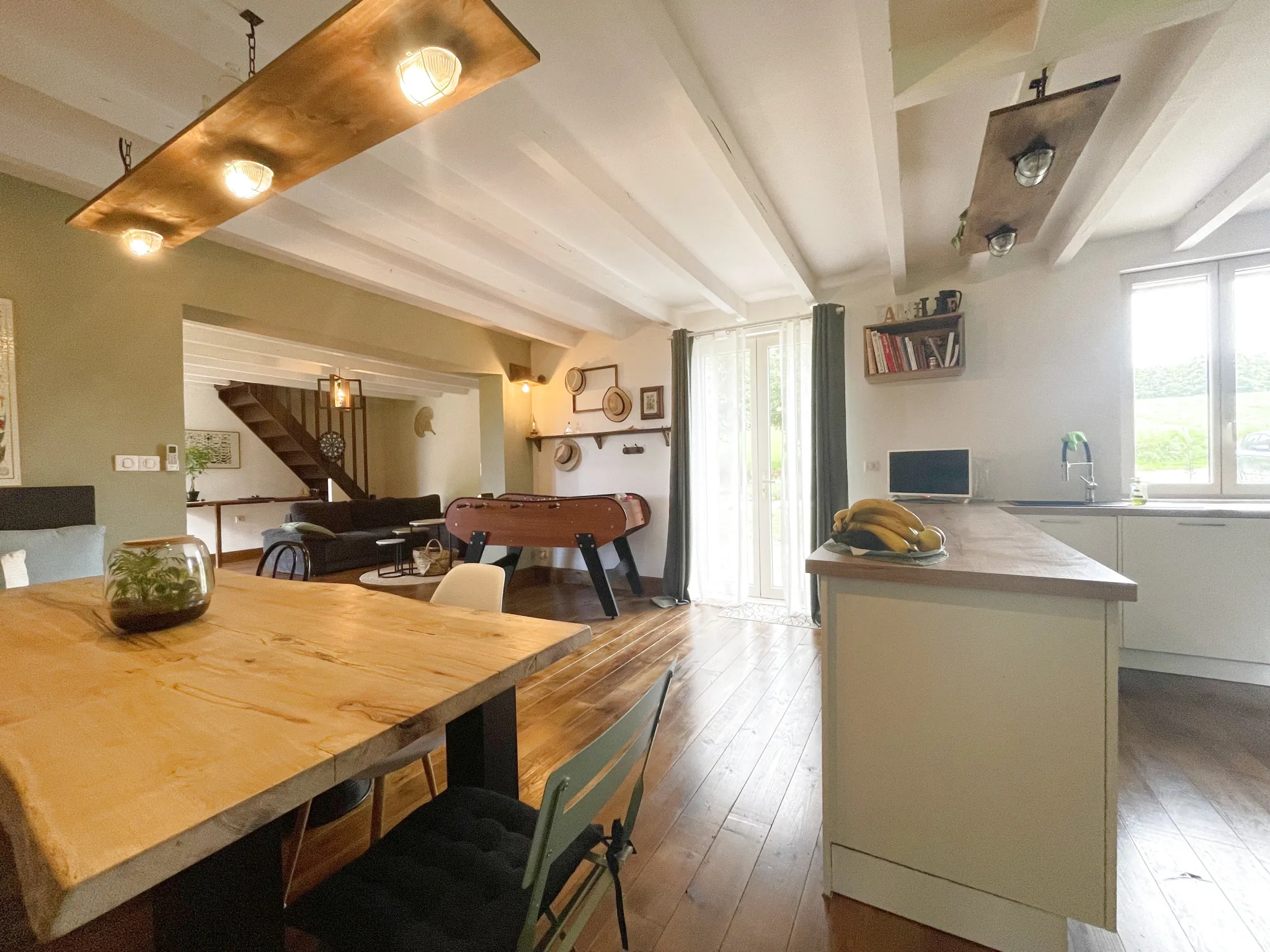 Belle maison à vendre à proximité de Sarlat-la-Canéda avec jardin et terrasses 
