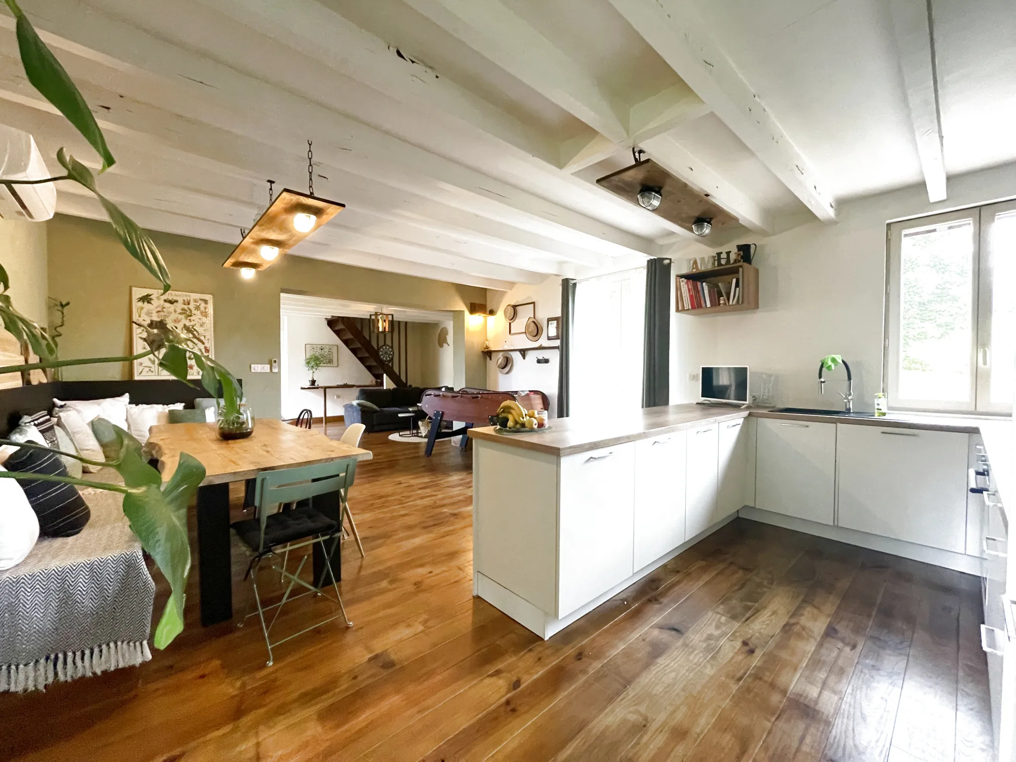 Belle maison à vendre à proximité de Sarlat-la-Canéda avec jardin et terrasses 