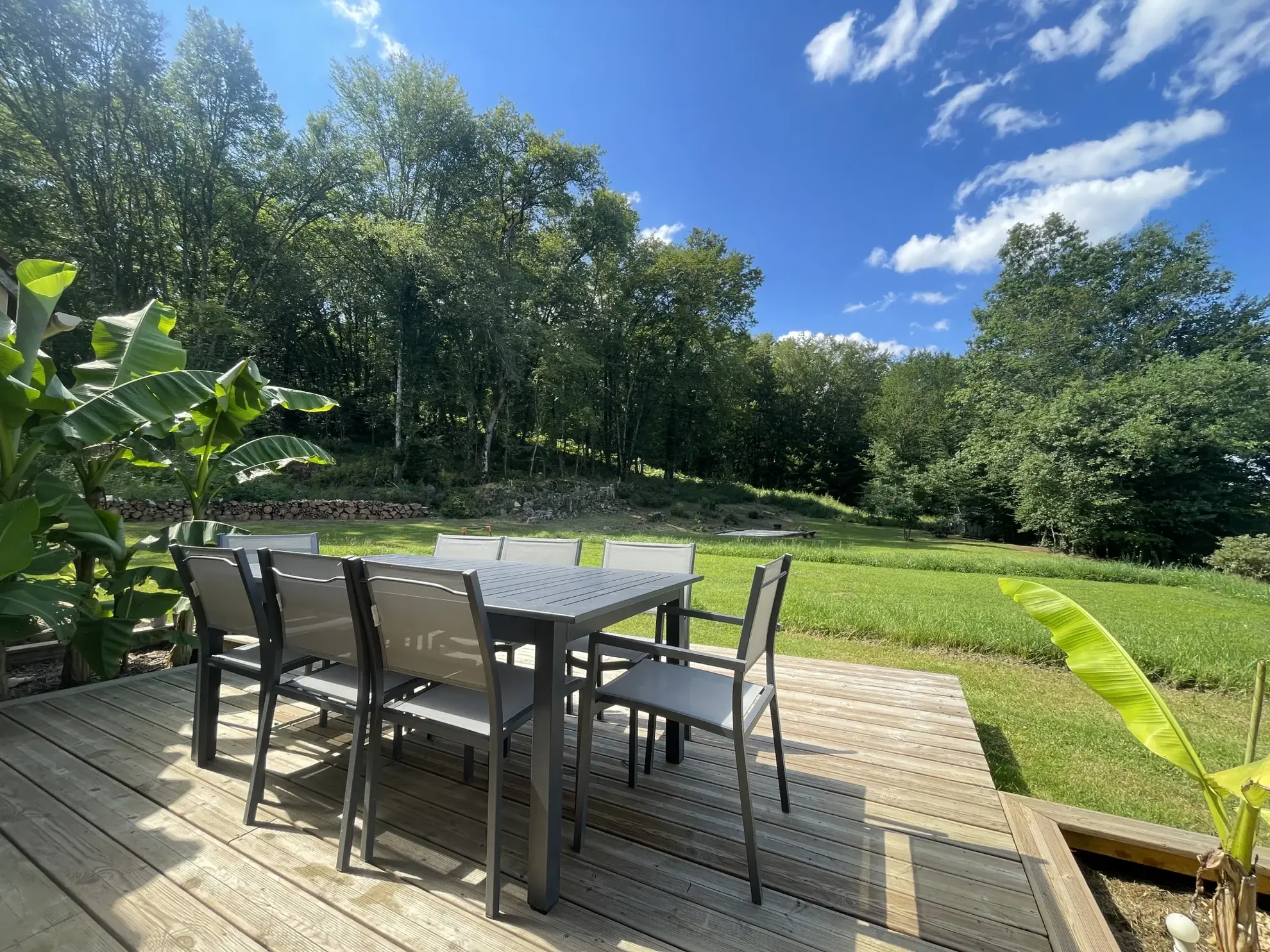 Belle maison à vendre à proximité de Sarlat-la-Canéda avec jardin et terrasses 
