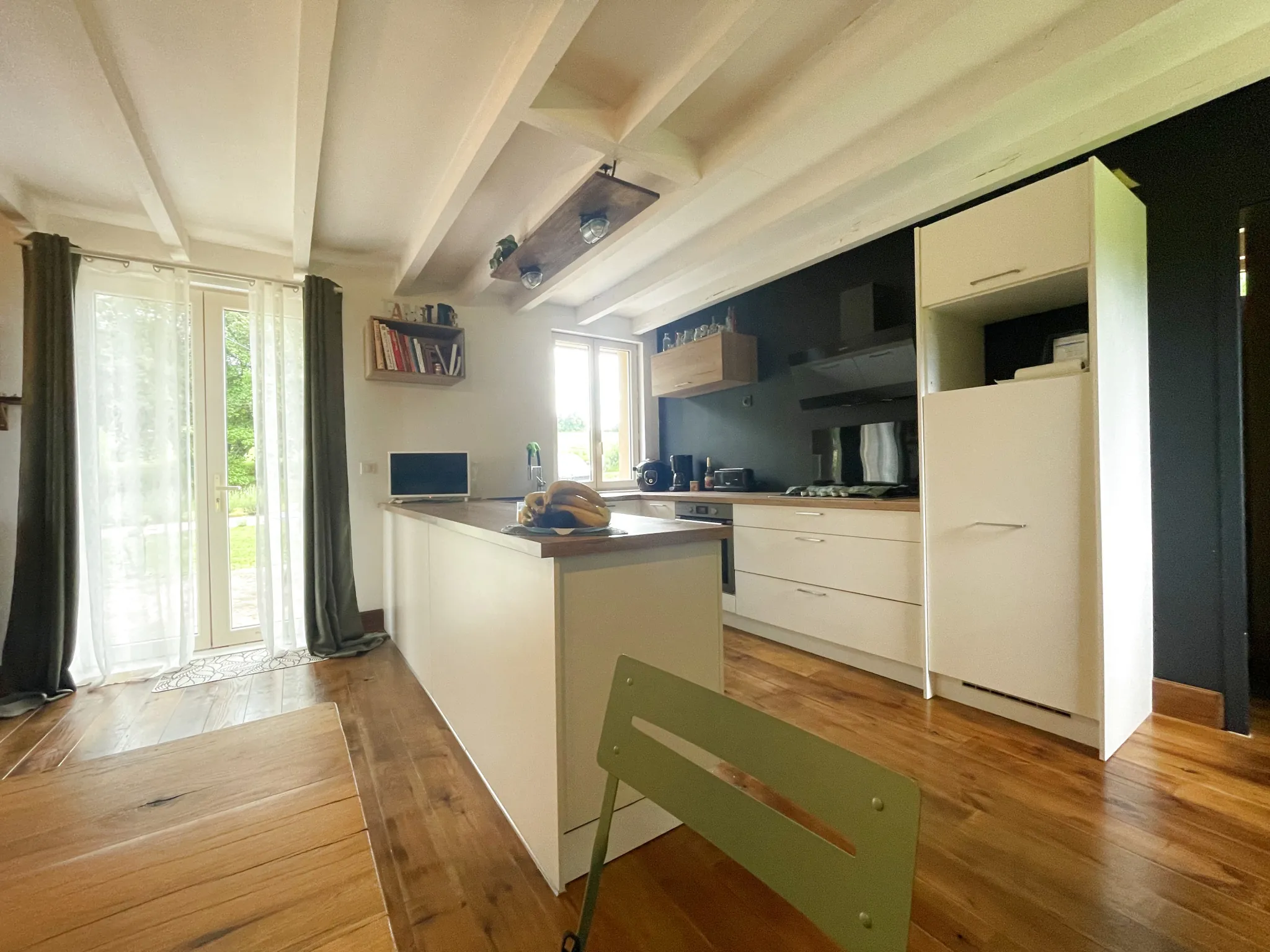 Belle maison à vendre à proximité de Sarlat-la-Canéda avec jardin et terrasses 
