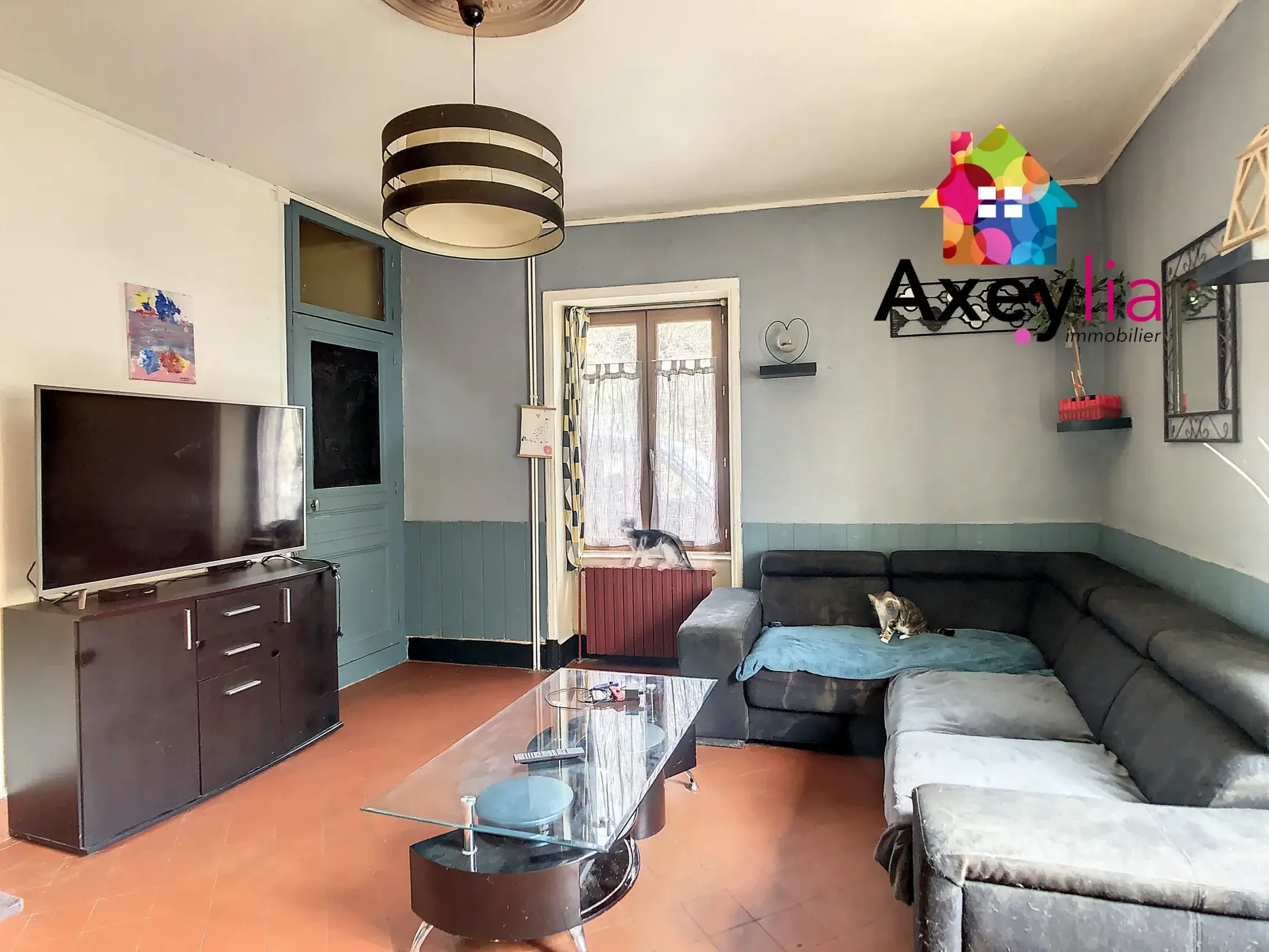 Maison 5 chambres à Pouilly-sous-Charlieu avec terrain et piscine 