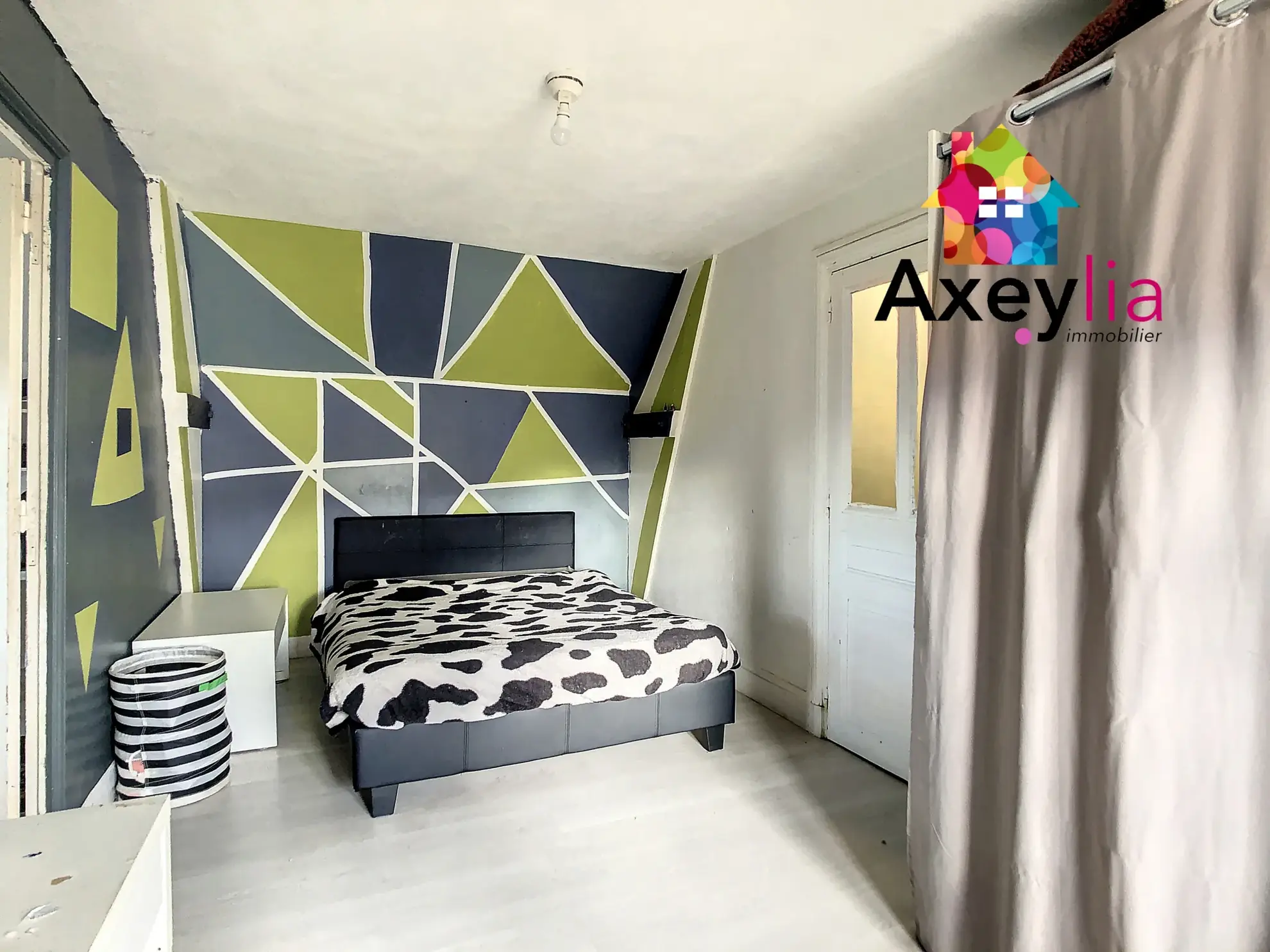 Maison 5 chambres à Pouilly-sous-Charlieu avec terrain et piscine 