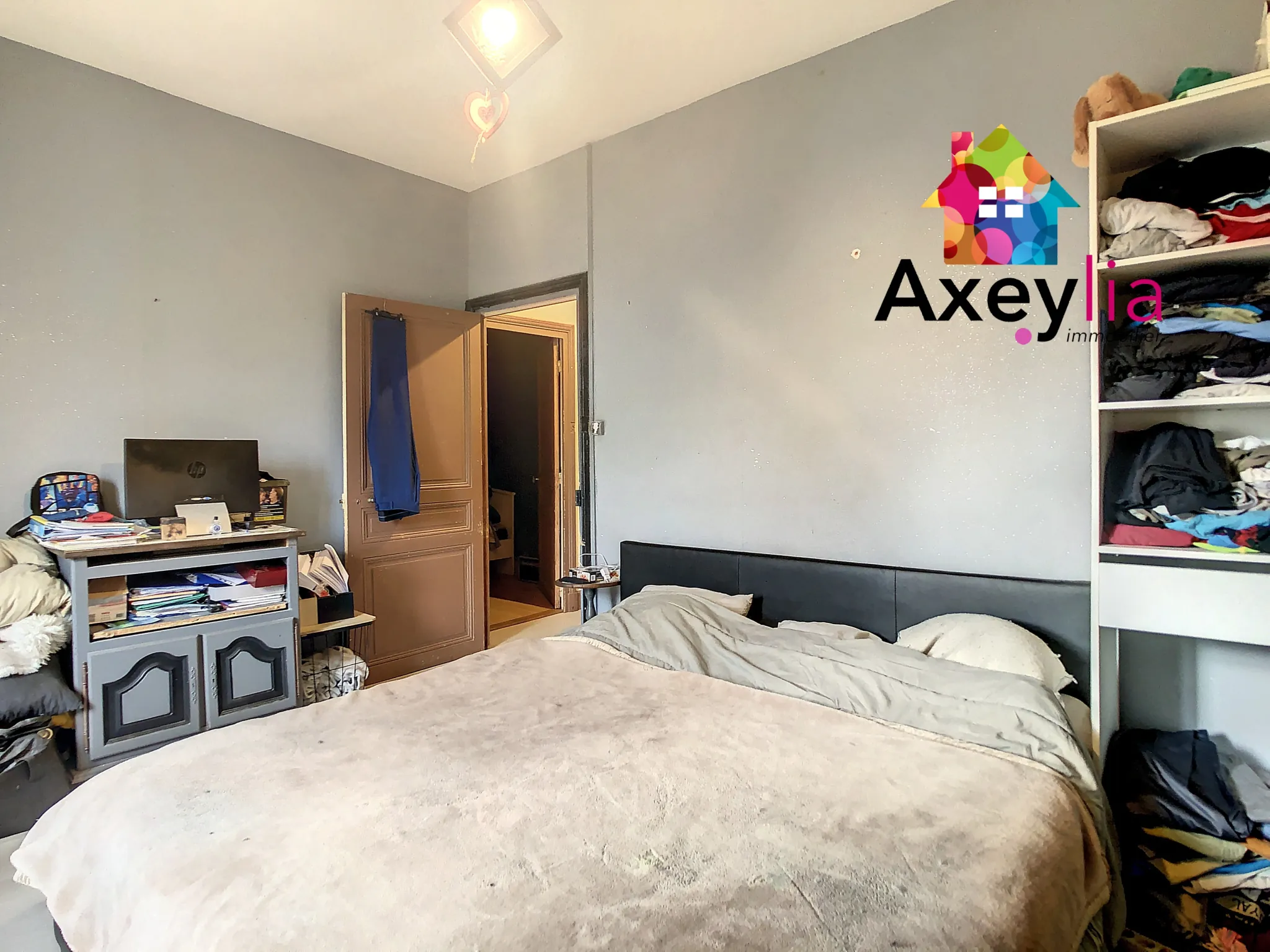 Maison 5 chambres à Pouilly-sous-Charlieu avec terrain et piscine 