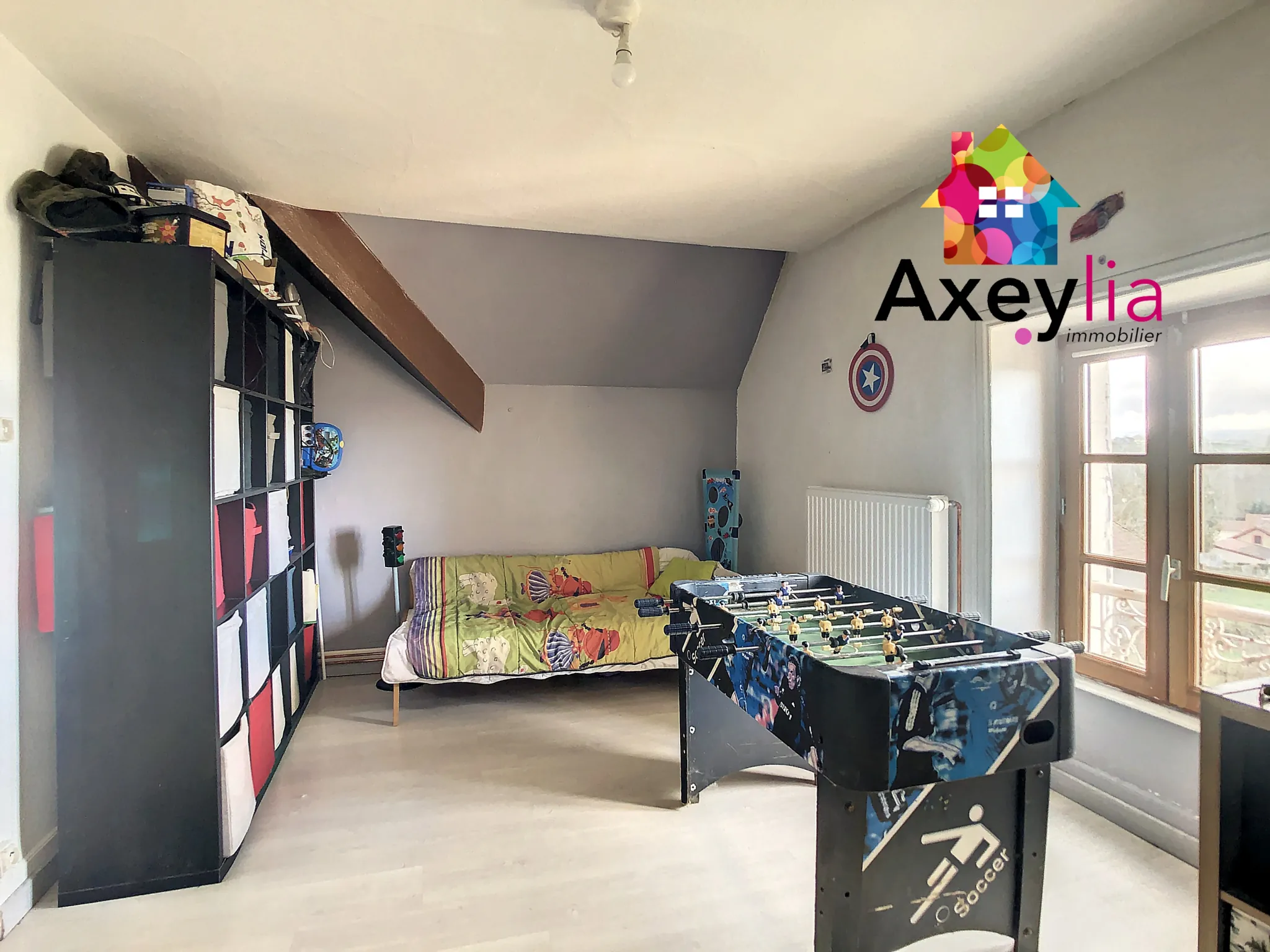 Maison 5 chambres à Pouilly-sous-Charlieu avec terrain et piscine 