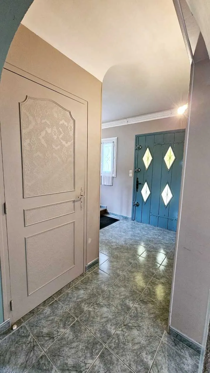 Maison familiale 6 pièces à Altillac avec garage et balcon