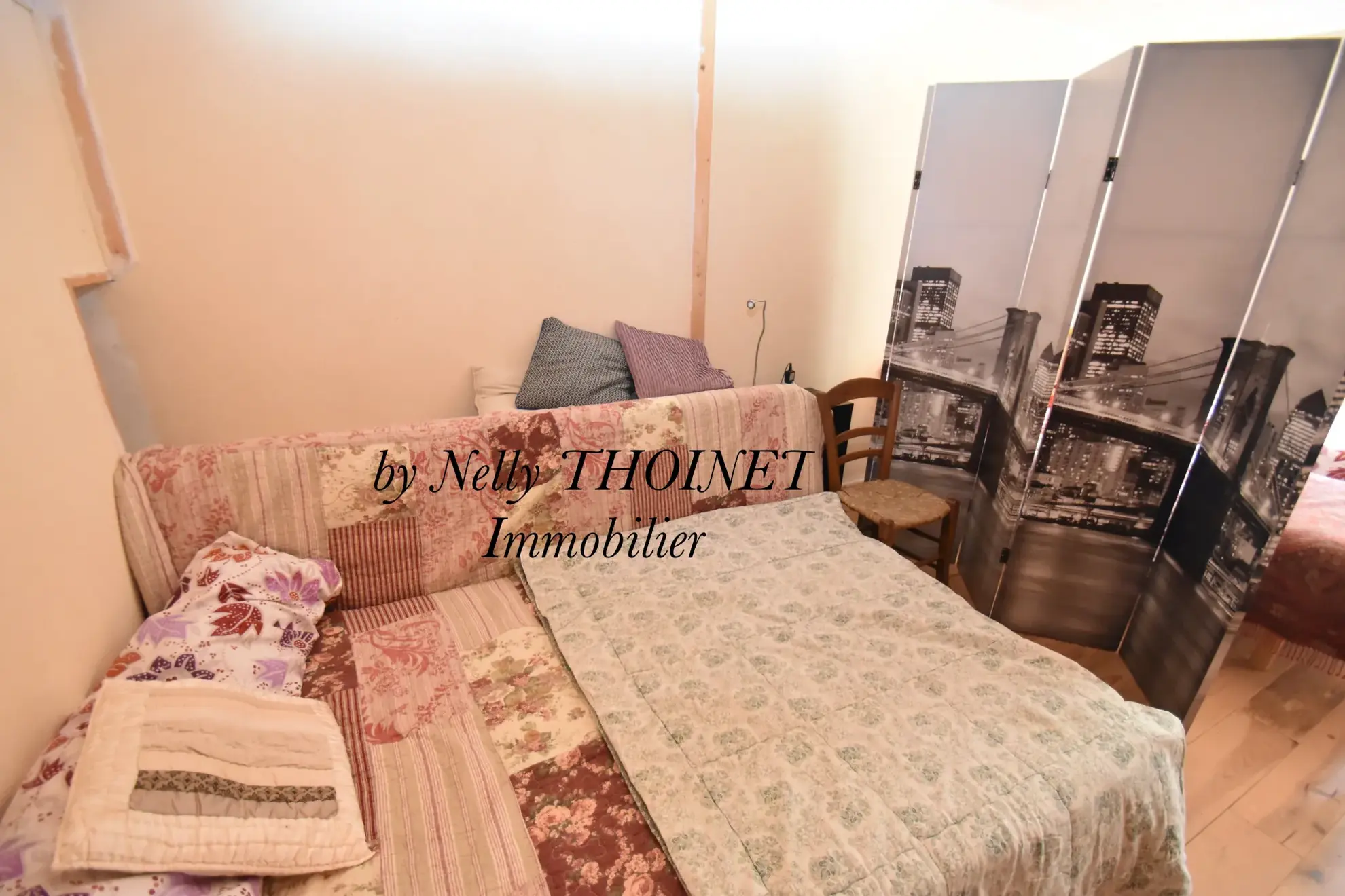 Ancien corps de ferme à Égliseneuve d'Entraigues, potentiel de rénovation, dépendances, environnement naturel exceptionnel 