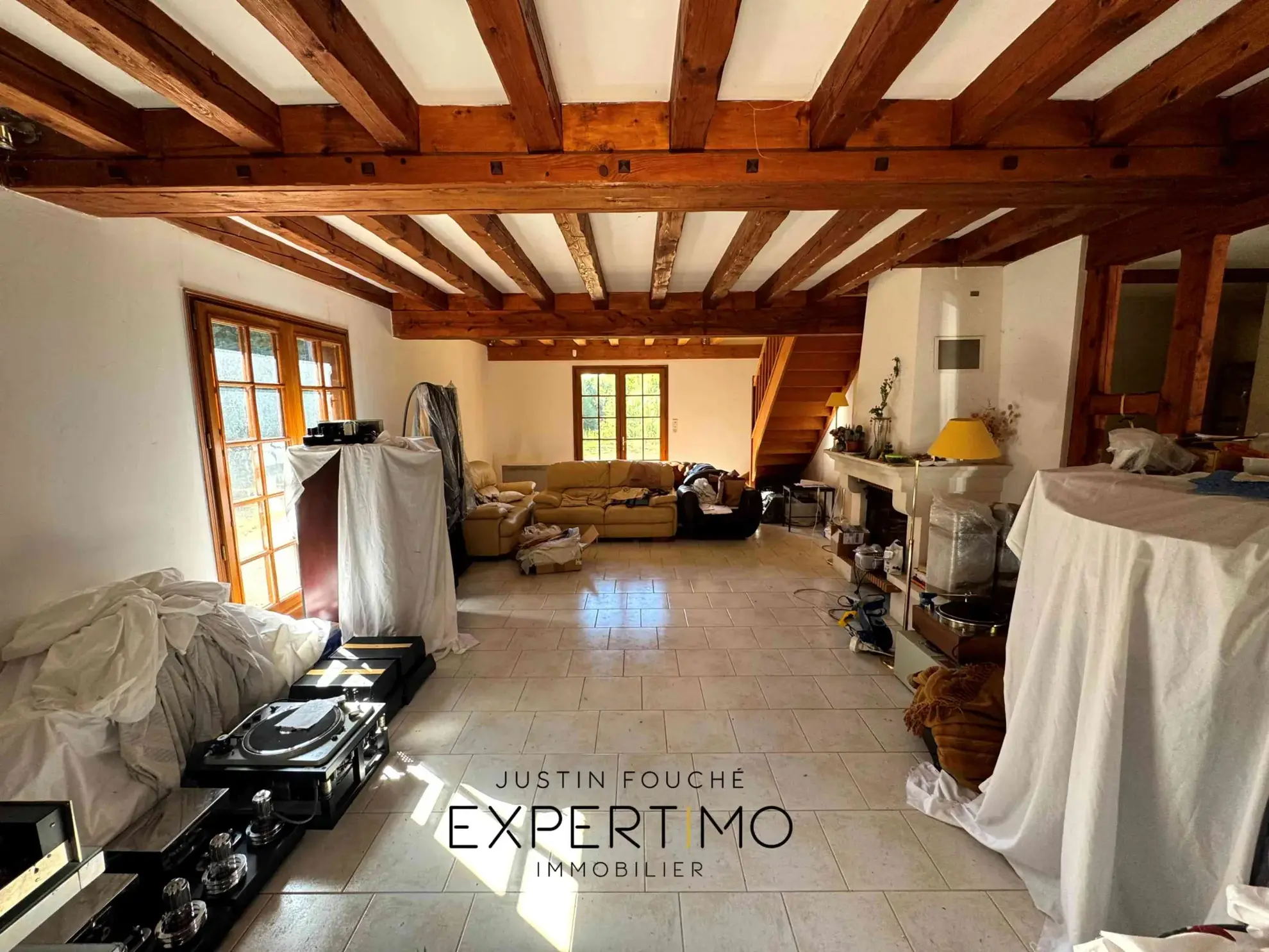 Maison avec piscine, étang et dépendance à Connerre, 131 m² 