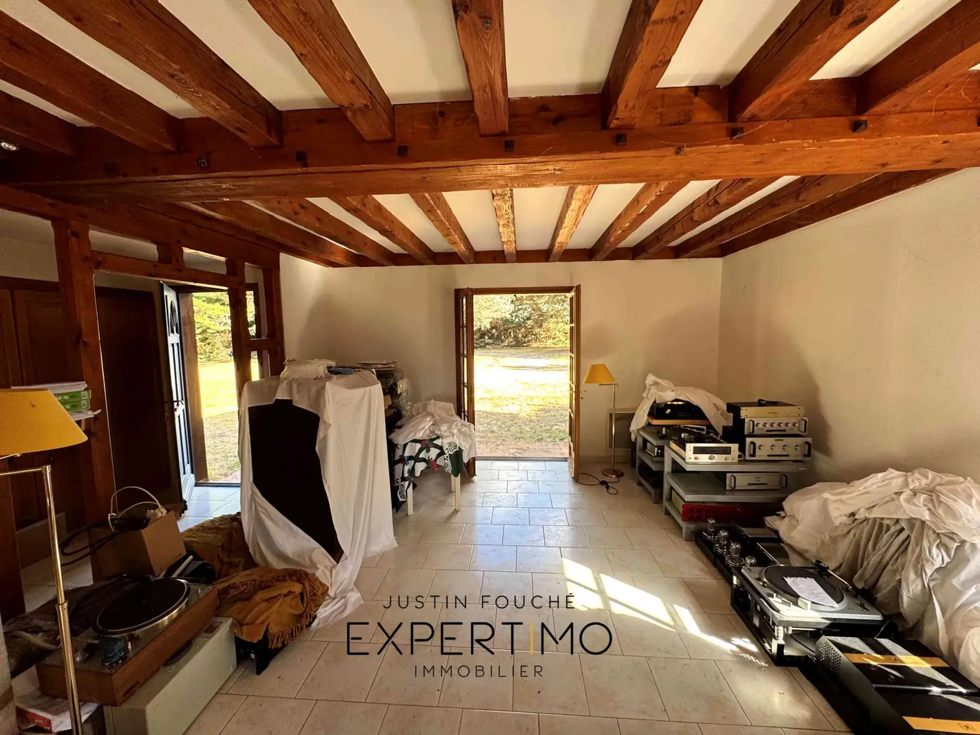 Maison avec piscine, étang et dépendance à Connerre, 131 m² 