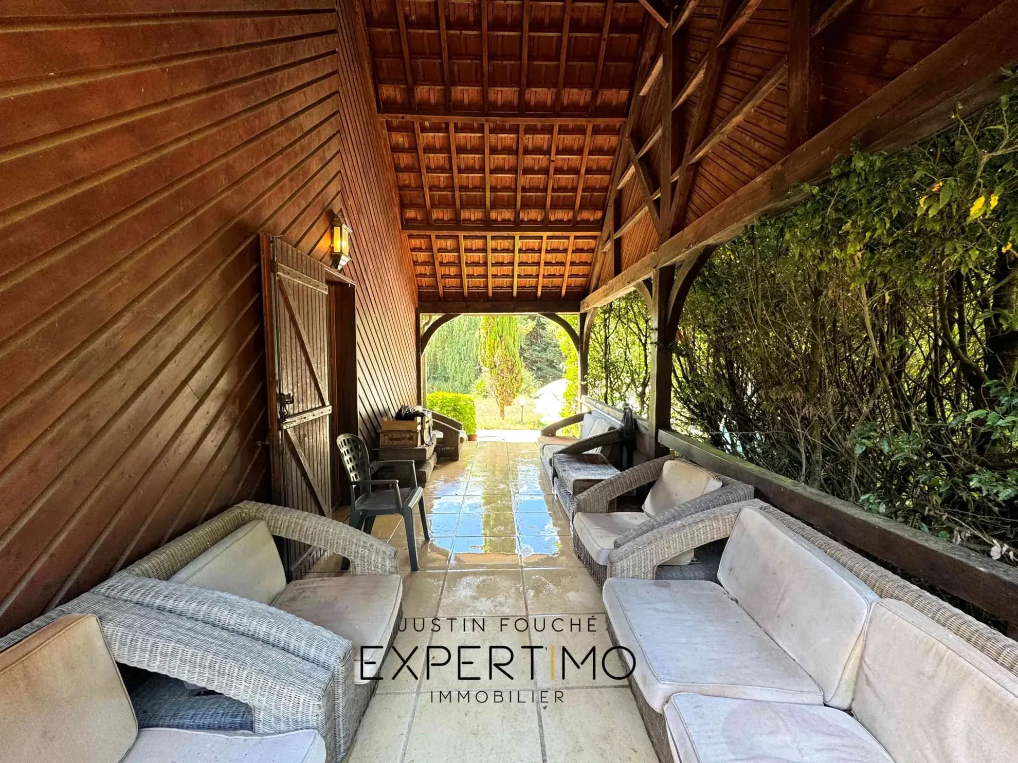 Maison avec piscine, étang et dépendance à Connerre, 131 m² 