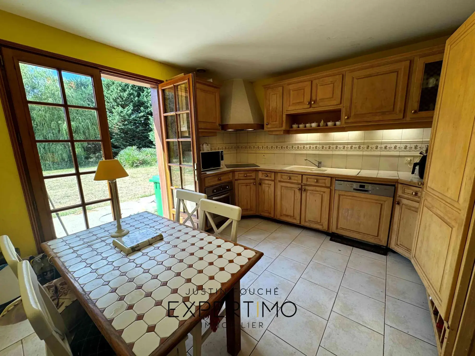 Maison avec piscine, étang et dépendance à Connerre, 131 m² 