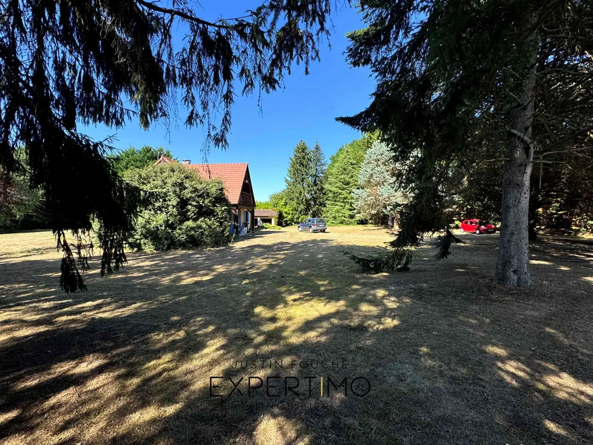 Maison avec piscine, étang et dépendance à Connerre, 131 m² 