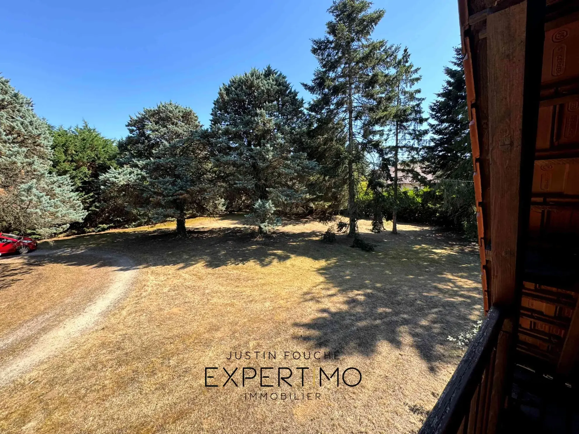 Maison avec piscine, étang et dépendance à Connerre, 131 m² 