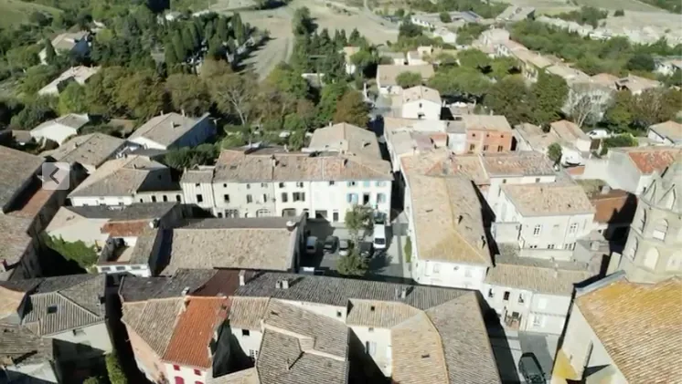 Maison de village authentique à Fanjeaux avec 4 chambres, située en plein cœur du village 