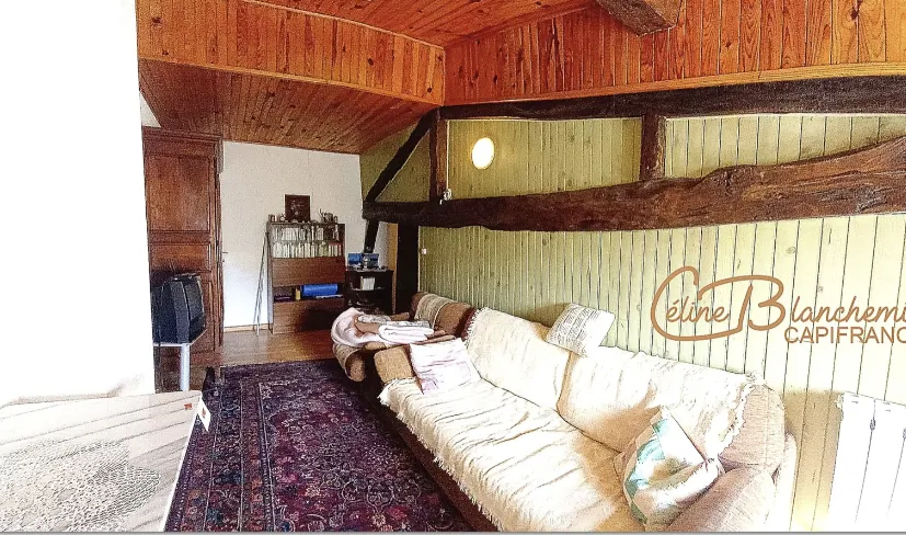 Maison de village authentique à Fanjeaux avec 4 chambres, située en plein cœur du village 