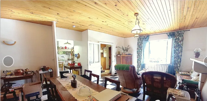 Maison de village authentique à Fanjeaux avec 4 chambres, située en plein cœur du village 