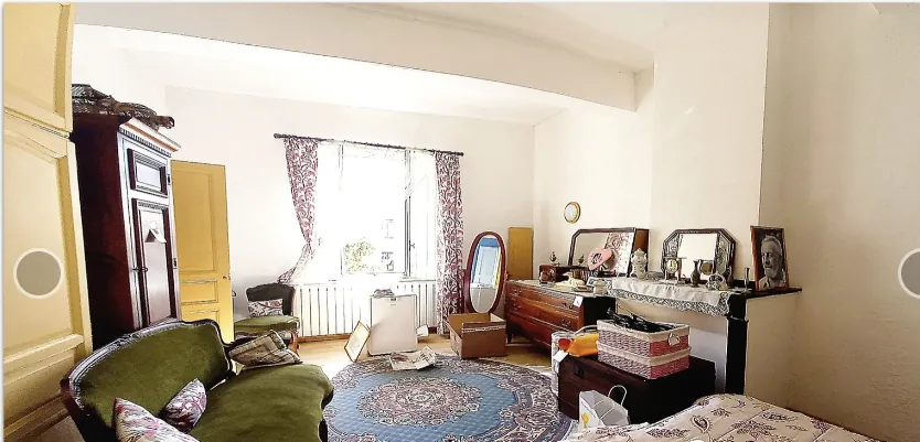 Maison de village authentique à Fanjeaux avec 4 chambres, située en plein cœur du village 