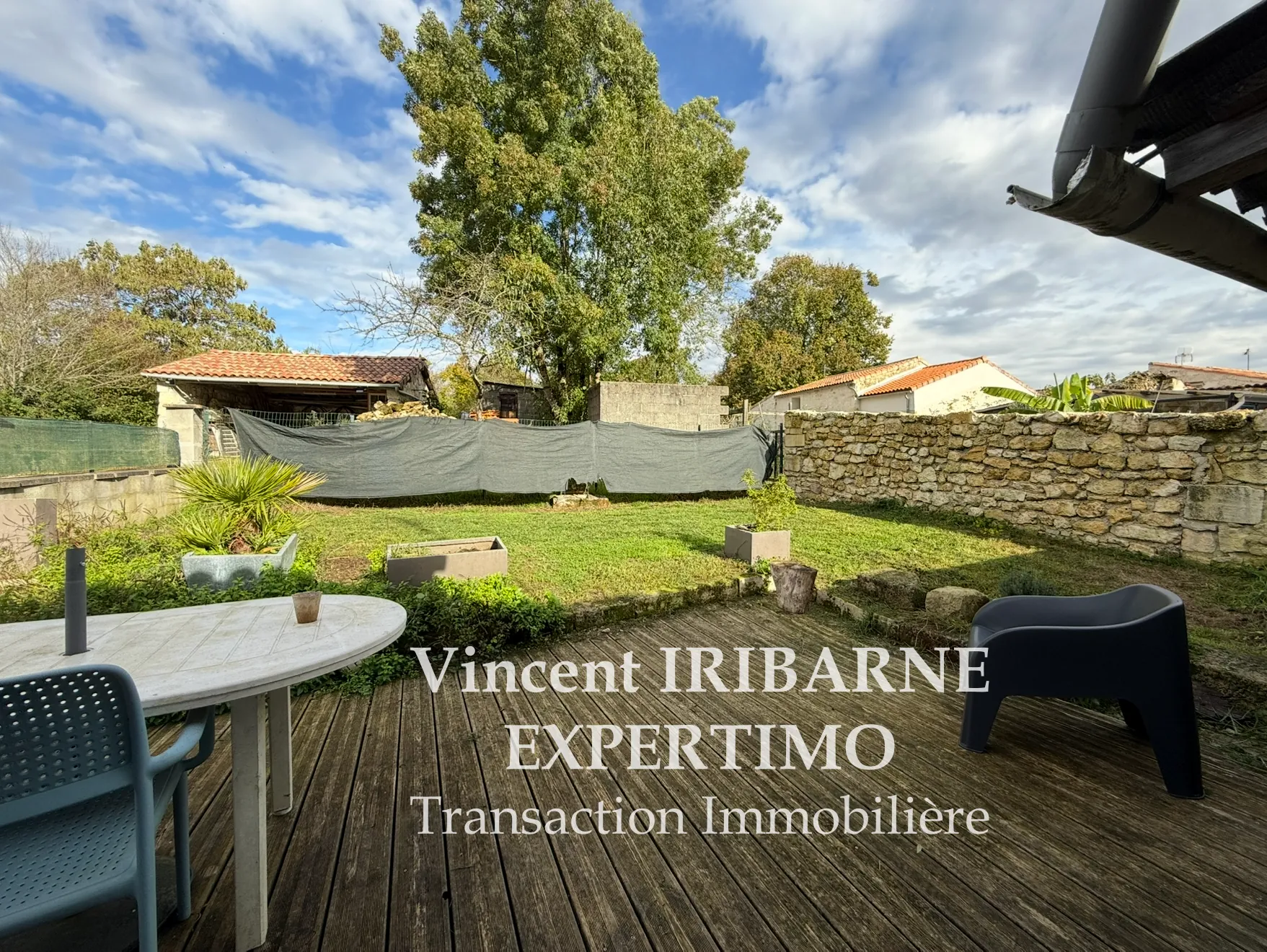 Belle maison charentaise de 108 m² avec garage et jardin à Bussac-sur-Charente 