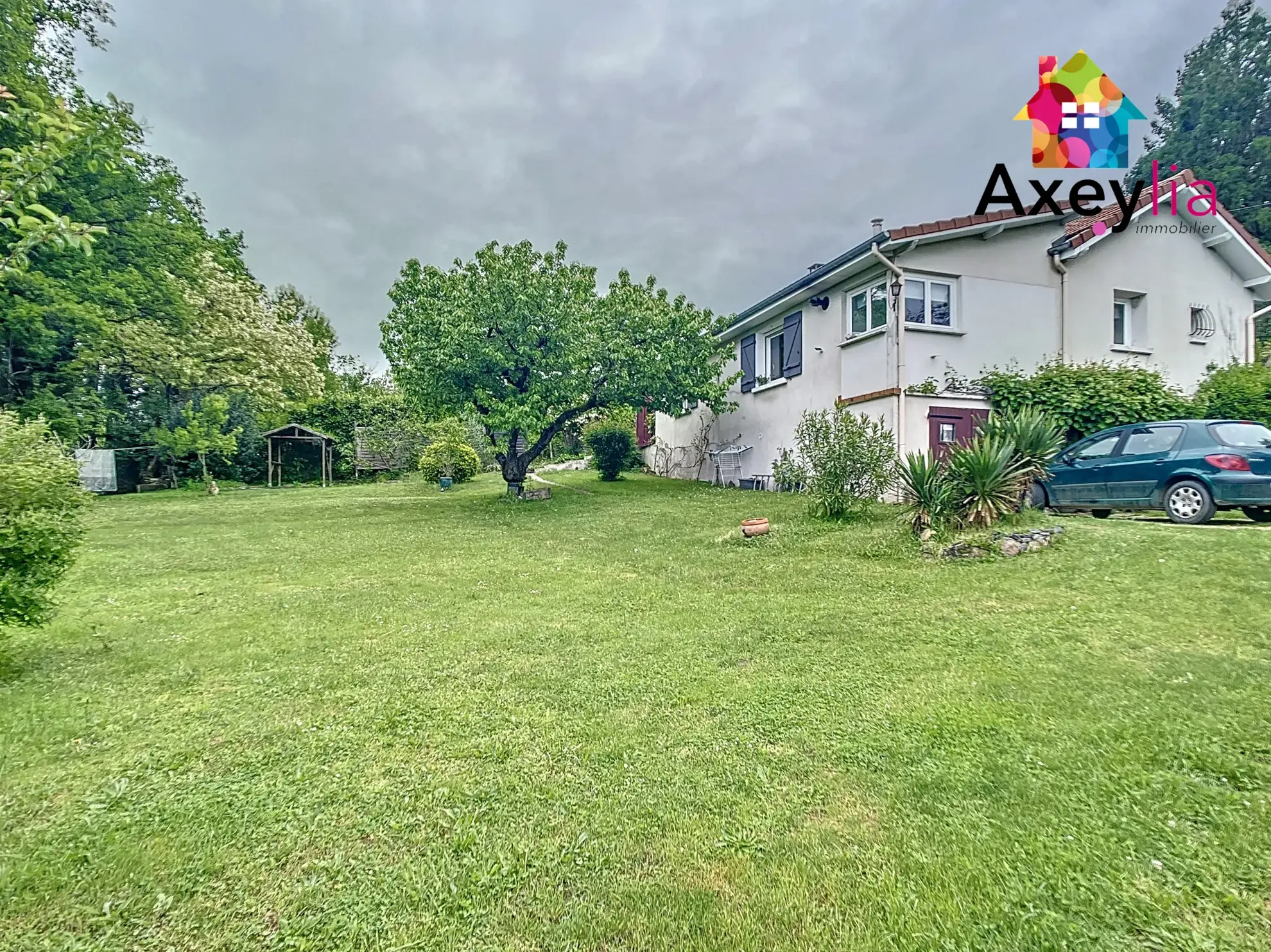 Maison rénovée avec 3 chambres, jardin arboré et sous-sol à Briennon (42720) 