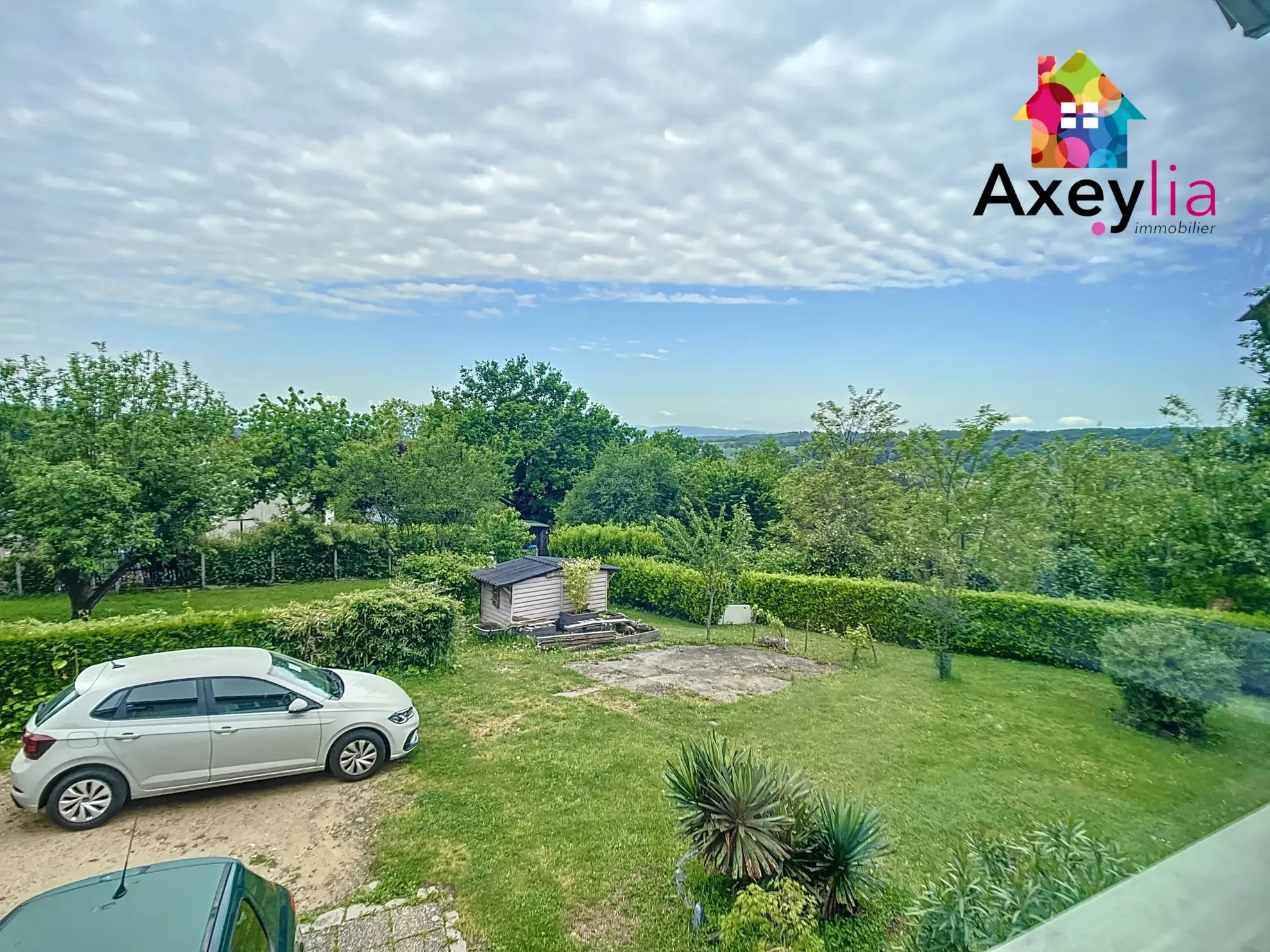 Maison rénovée avec 3 chambres, jardin arboré et sous-sol à Briennon (42720) 