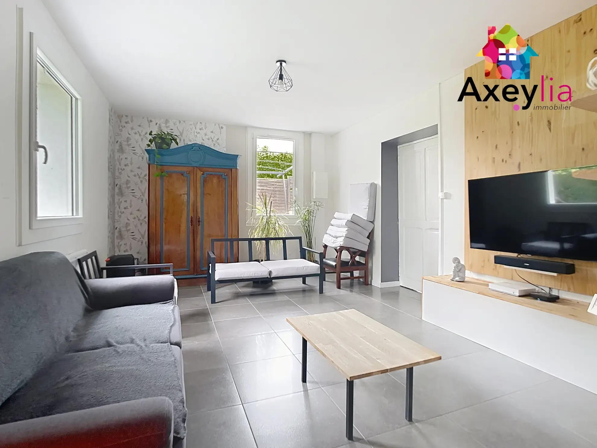 Maison rénovée avec 3 chambres, jardin arboré et sous-sol à Briennon (42720) 