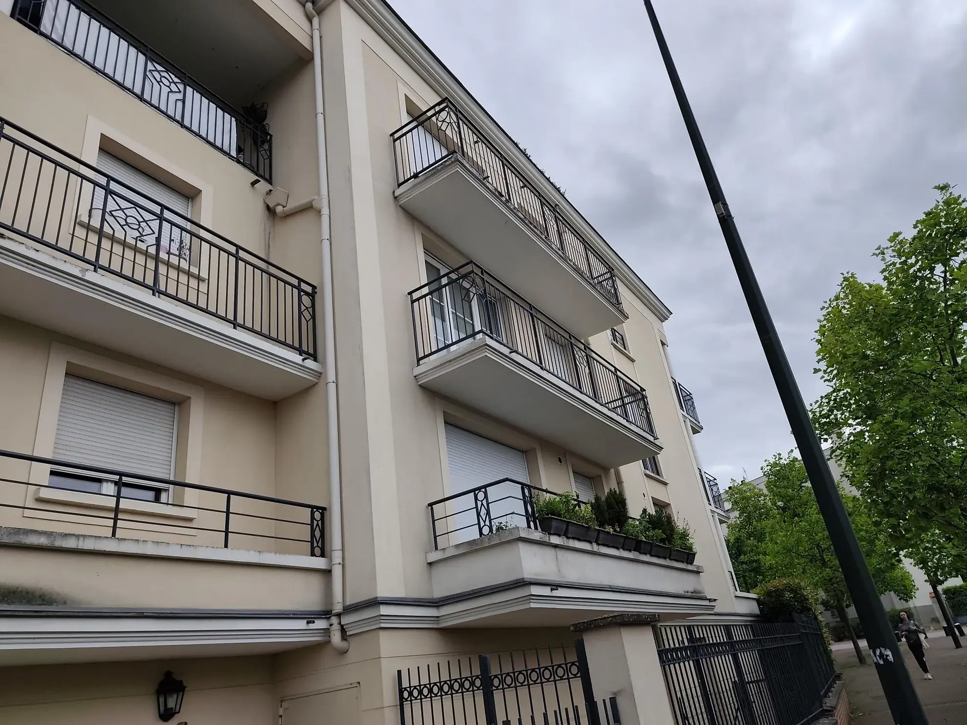 Bel appartement 2 pièces avec balcon, parking et cave à Les Clayes-sous-Bois 